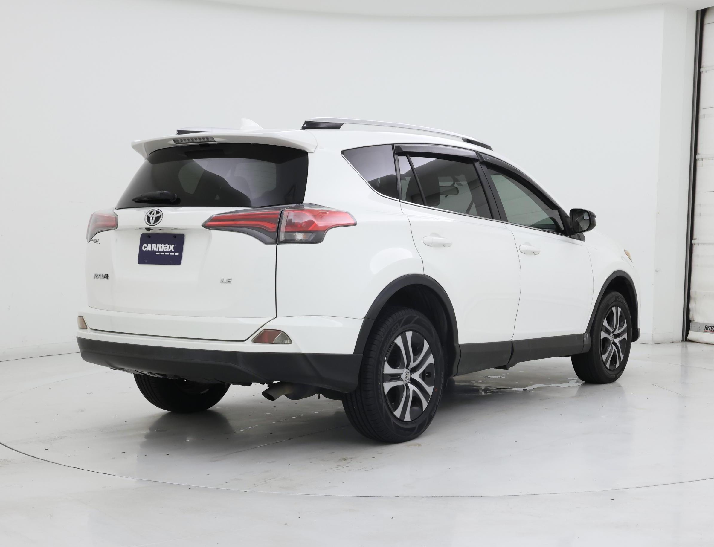 Thumbnail: 2016 Toyota RAV4 - 8