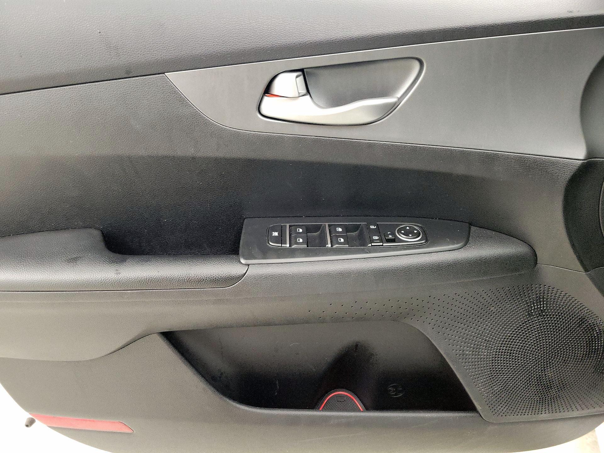 Thumbnail: 2019 Kia Forte - 12