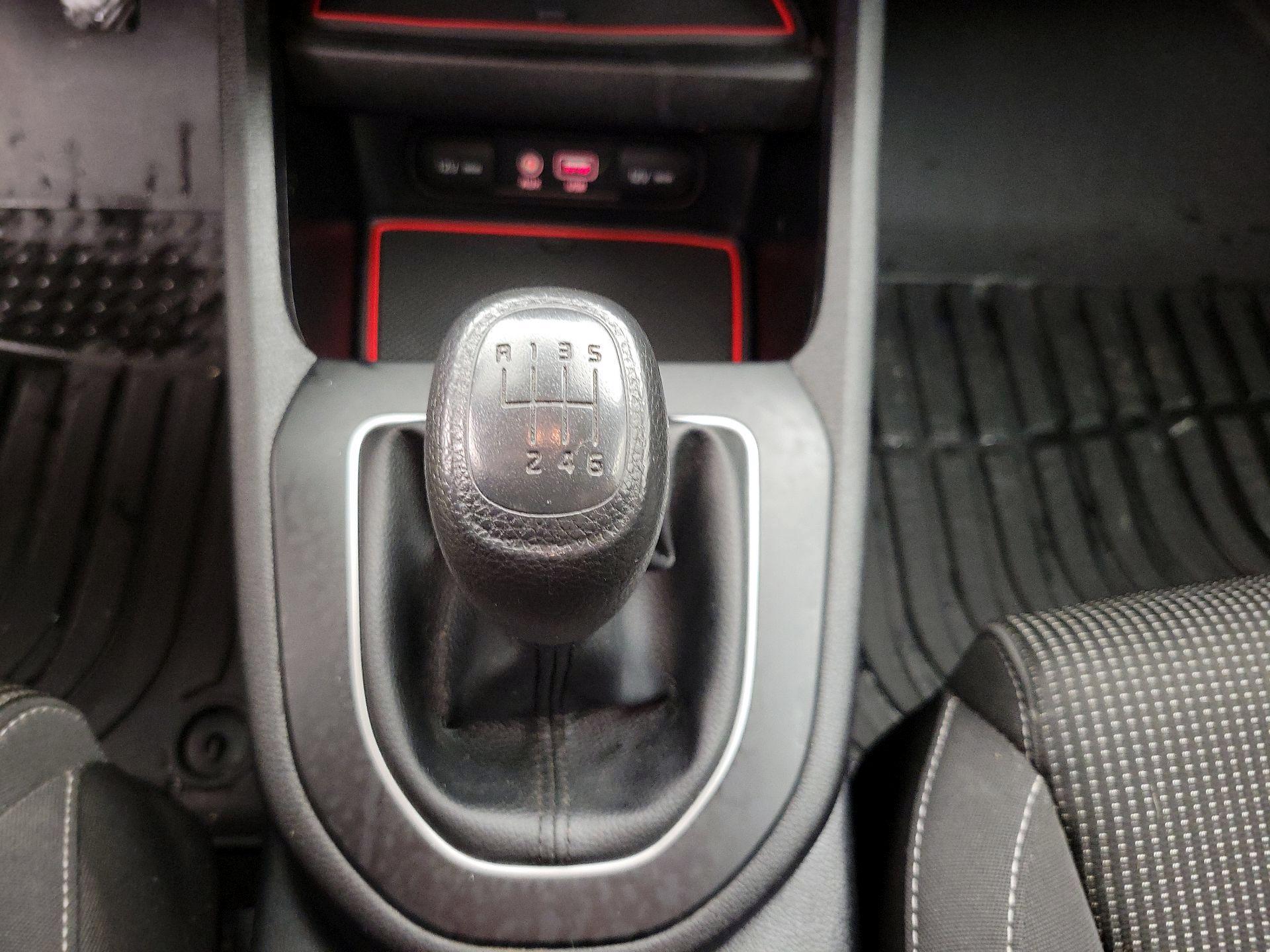 Thumbnail: 2019 Kia Forte - 17