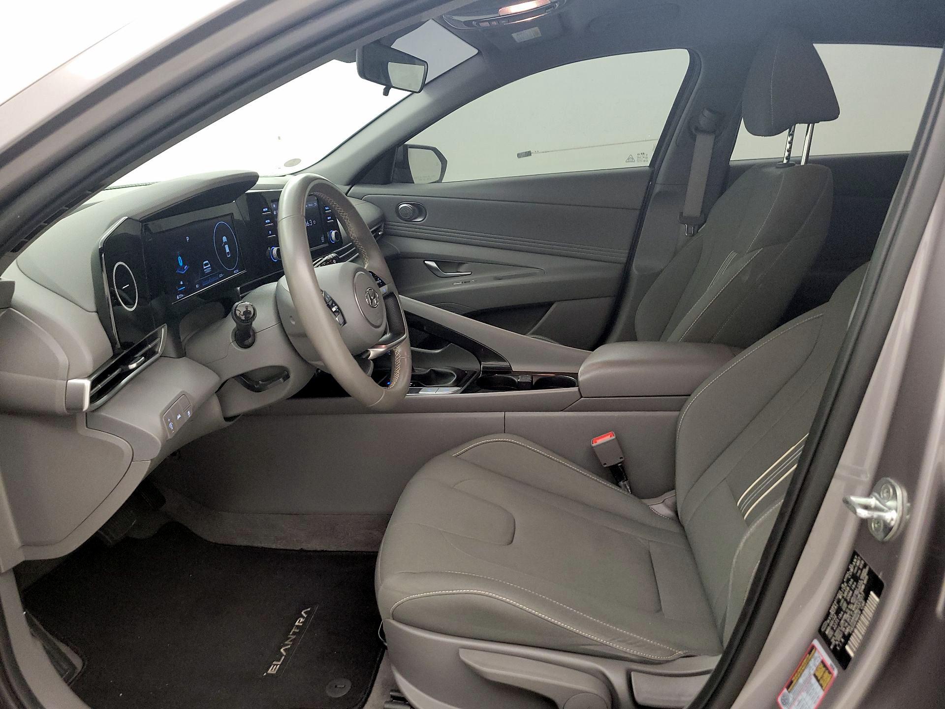 Thumbnail: 2022 Hyundai Elantra - 9