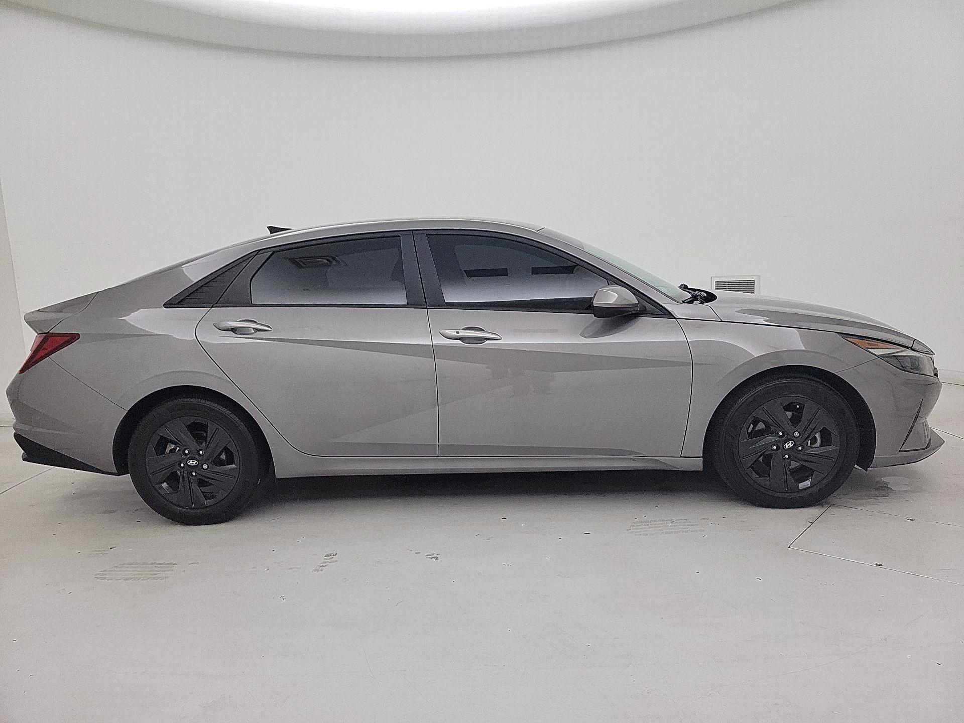 Thumbnail: 2022 Hyundai Elantra - 4