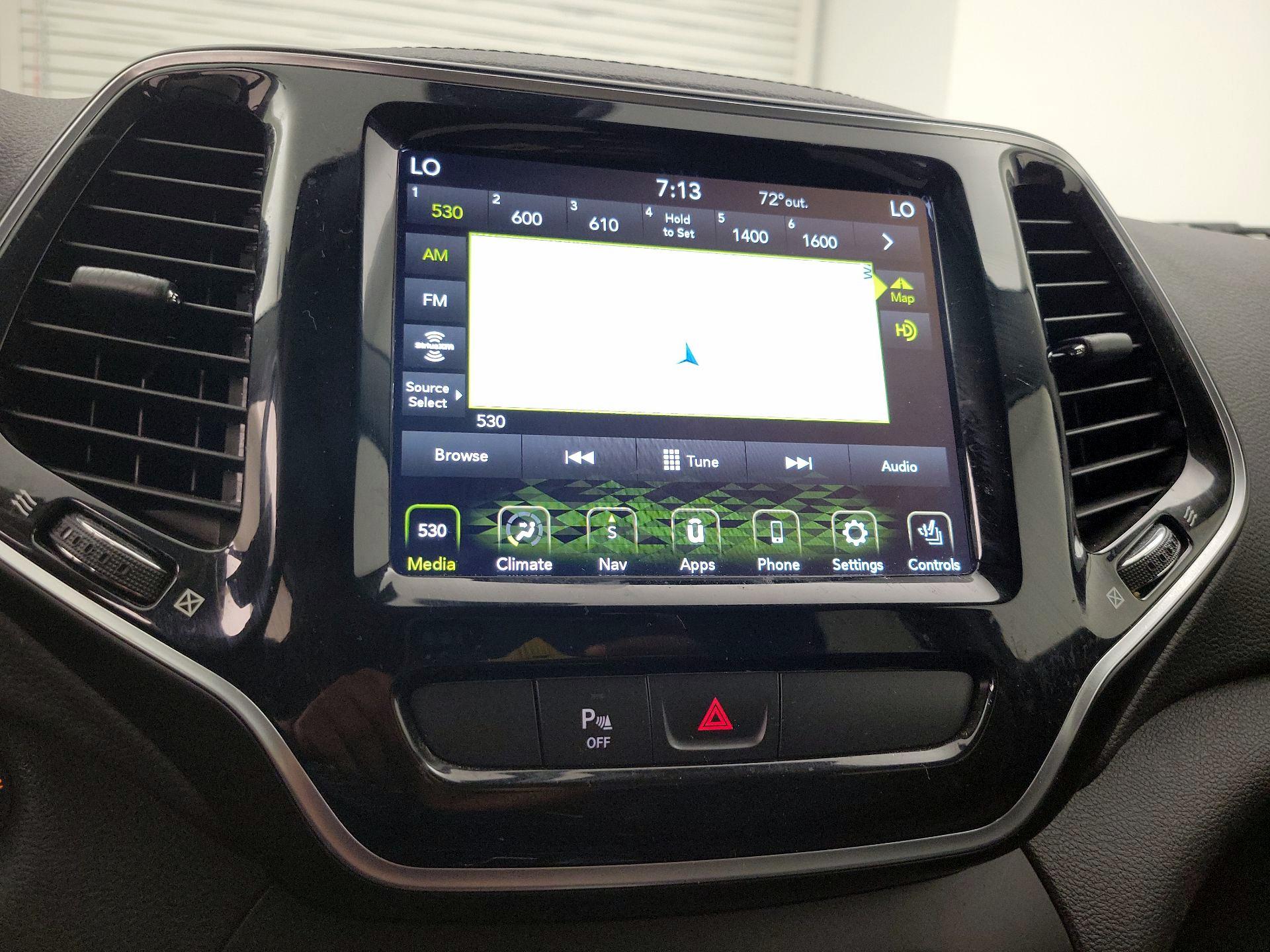 Thumbnail: 2019 Jeep Cherokee - 16