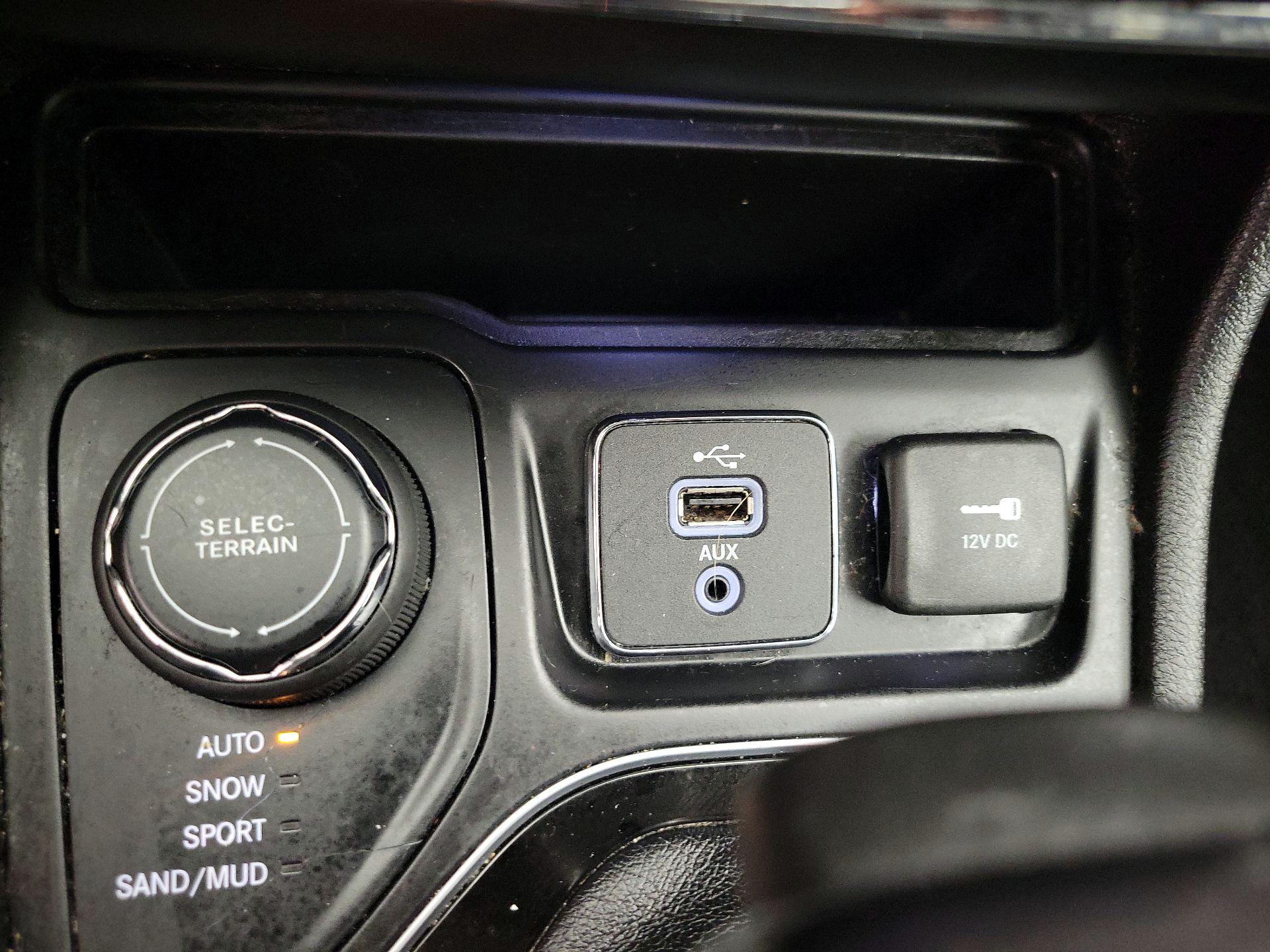 Thumbnail: 2019 Jeep Cherokee - 19