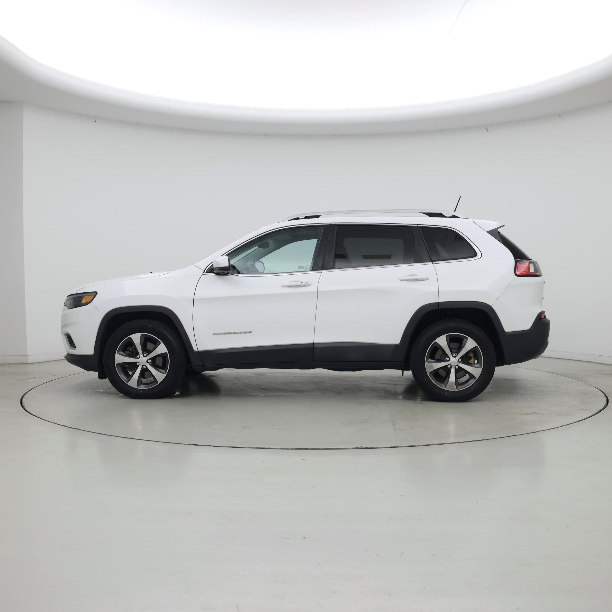 Thumbnail: 2019 Jeep Cherokee - 3