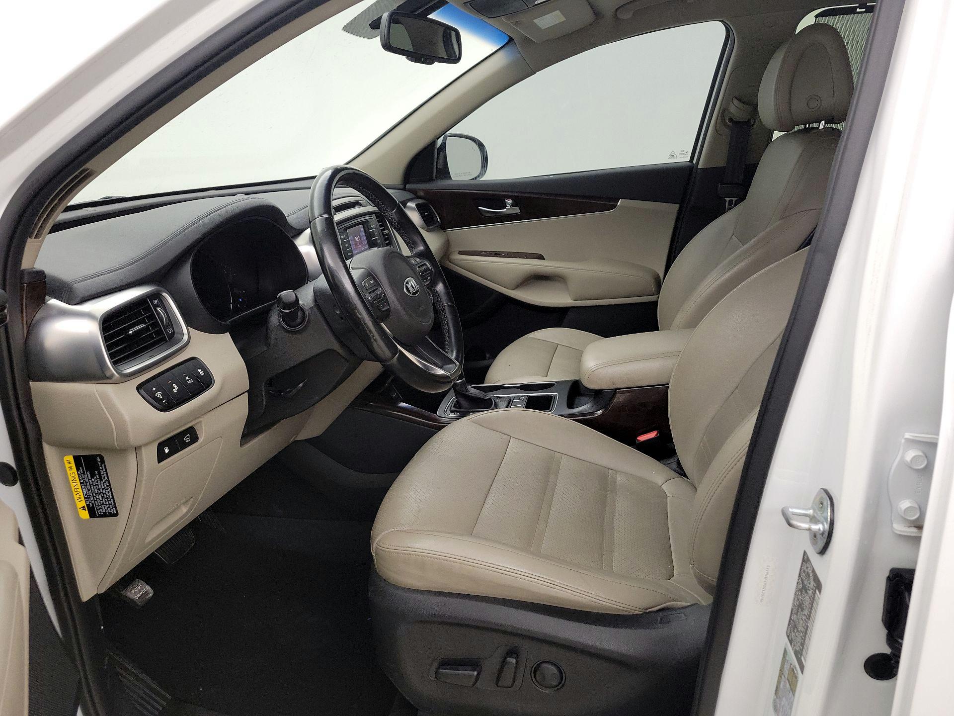 Thumbnail: 2016 Kia Sorento - 11