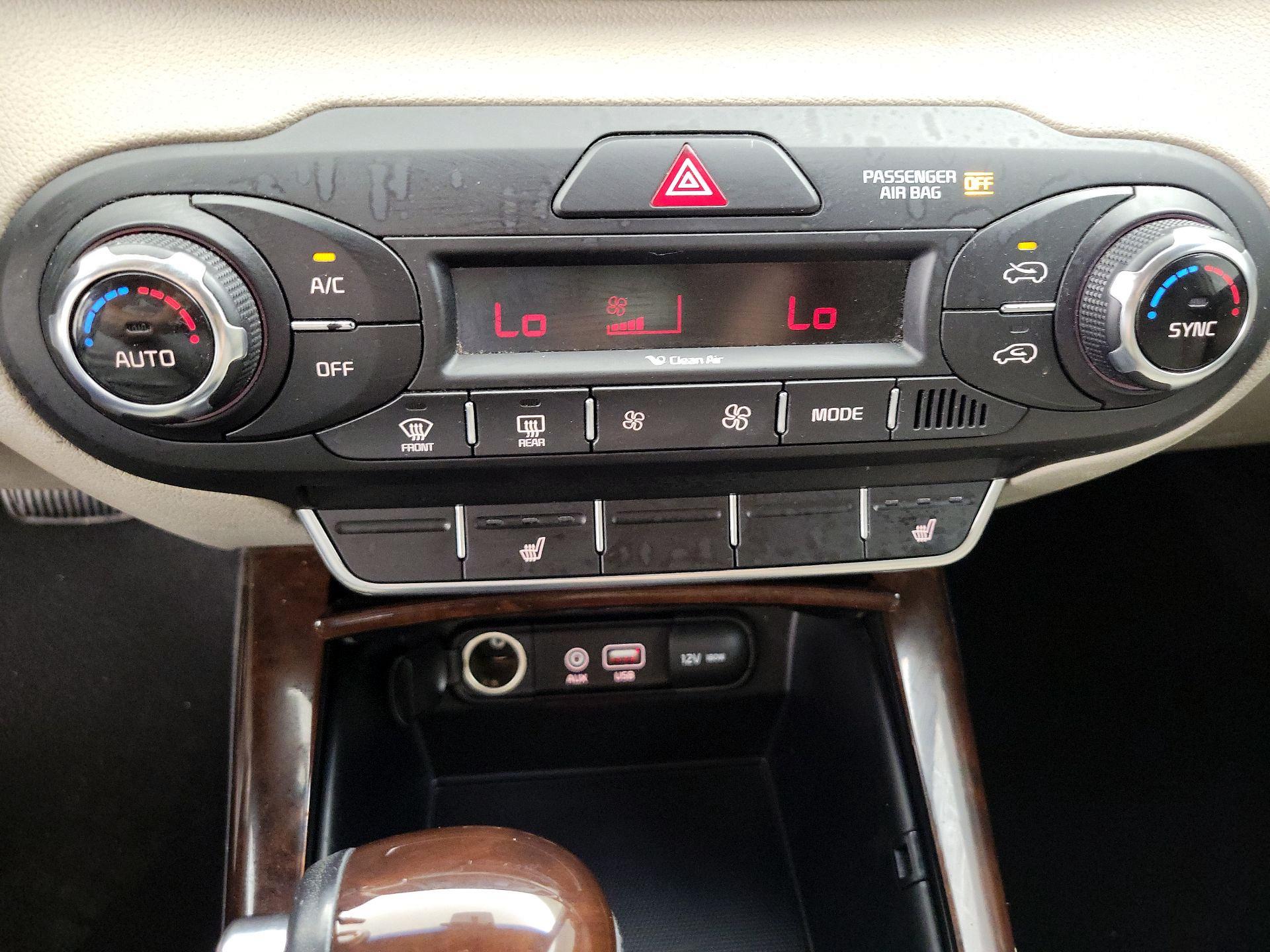 Thumbnail: 2016 Kia Sorento - 16