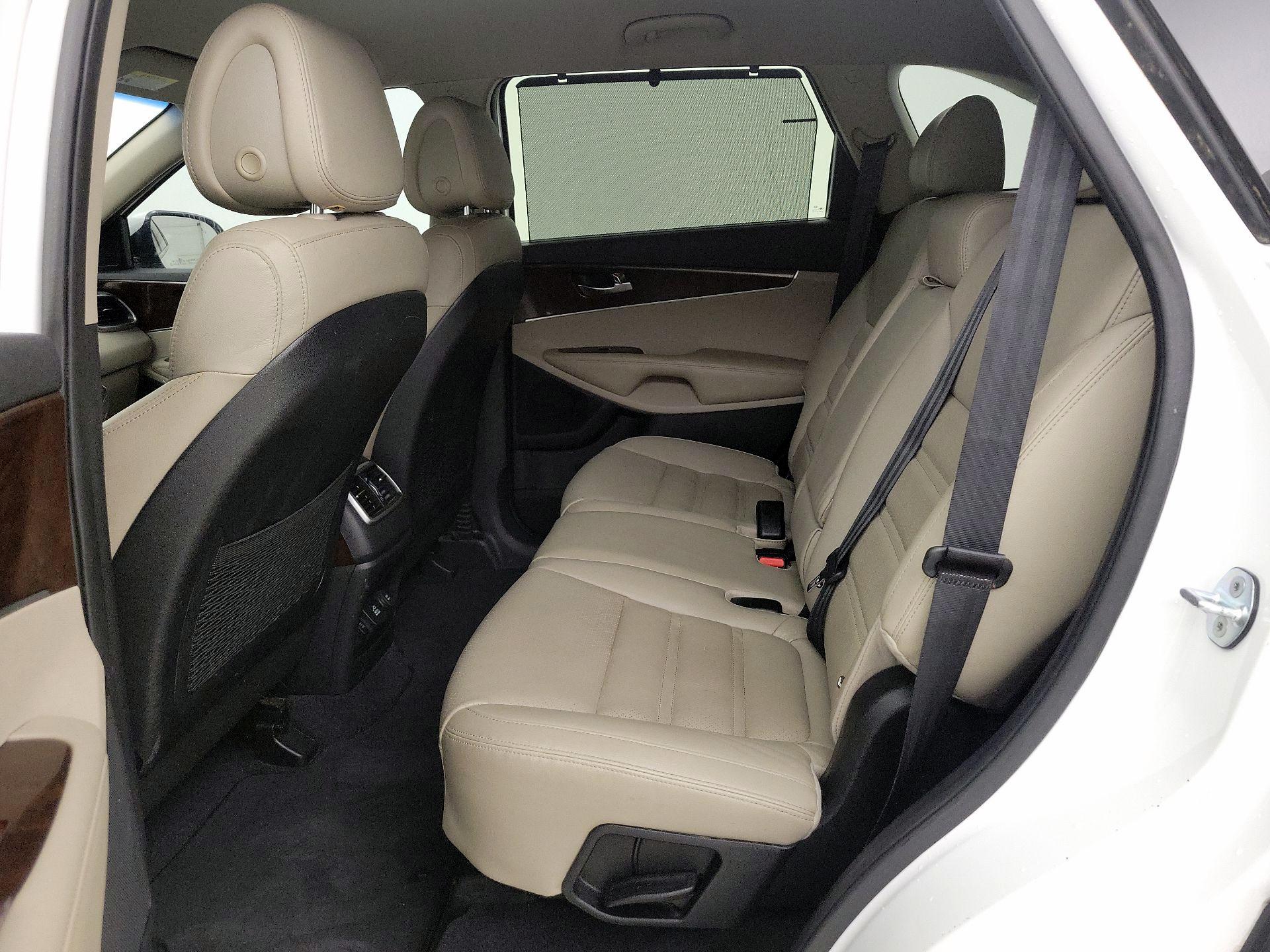 Thumbnail: 2016 Kia Sorento - 19