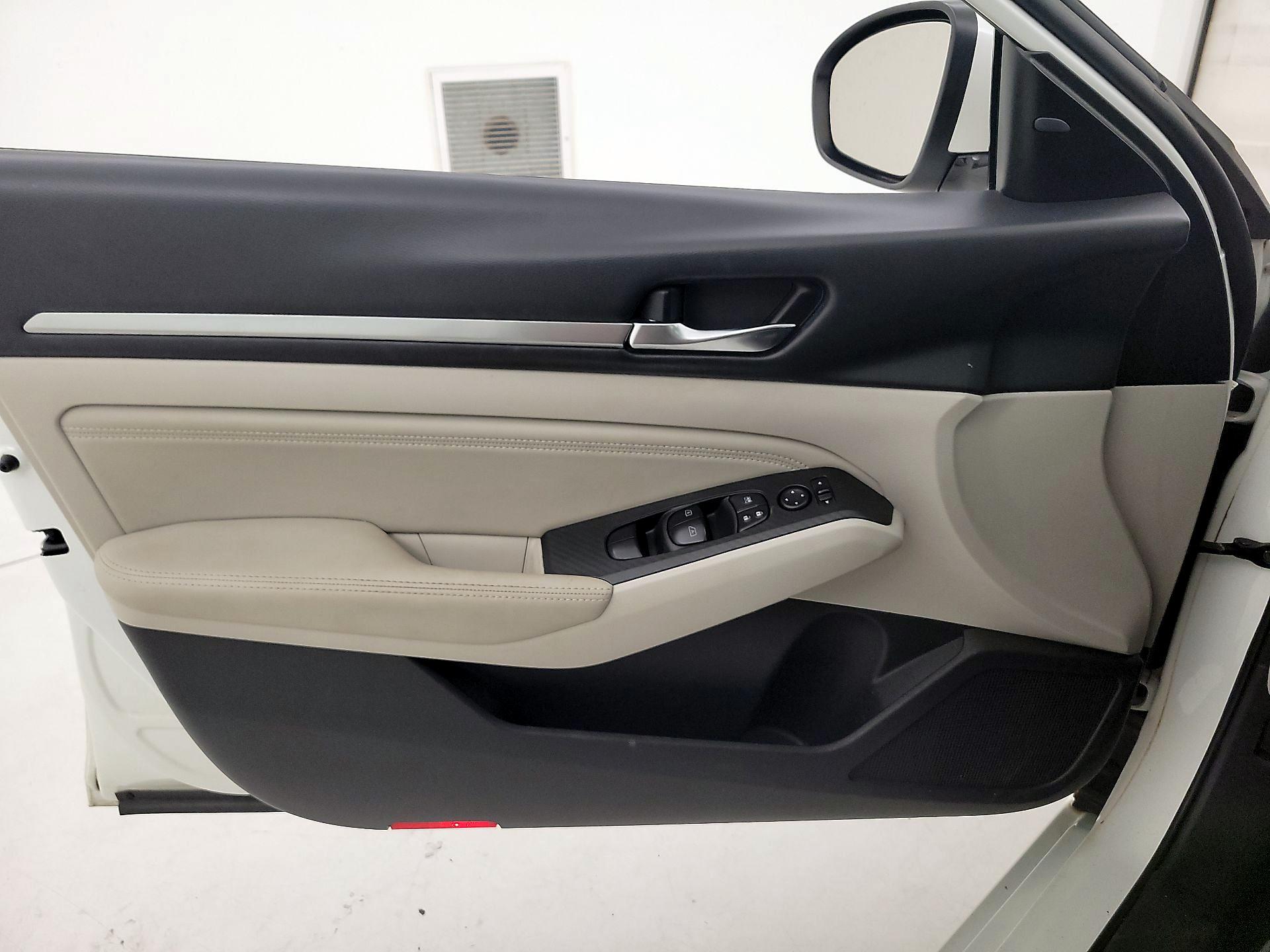 Thumbnail: 2019 Nissan Altima - 10