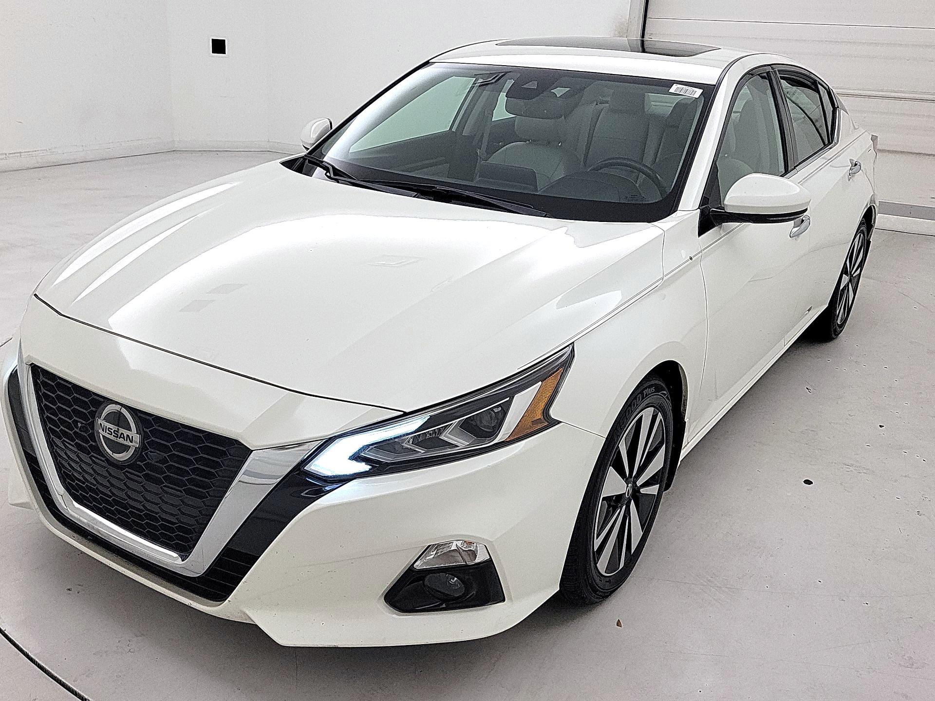 Thumbnail: 2019 Nissan Altima - 3