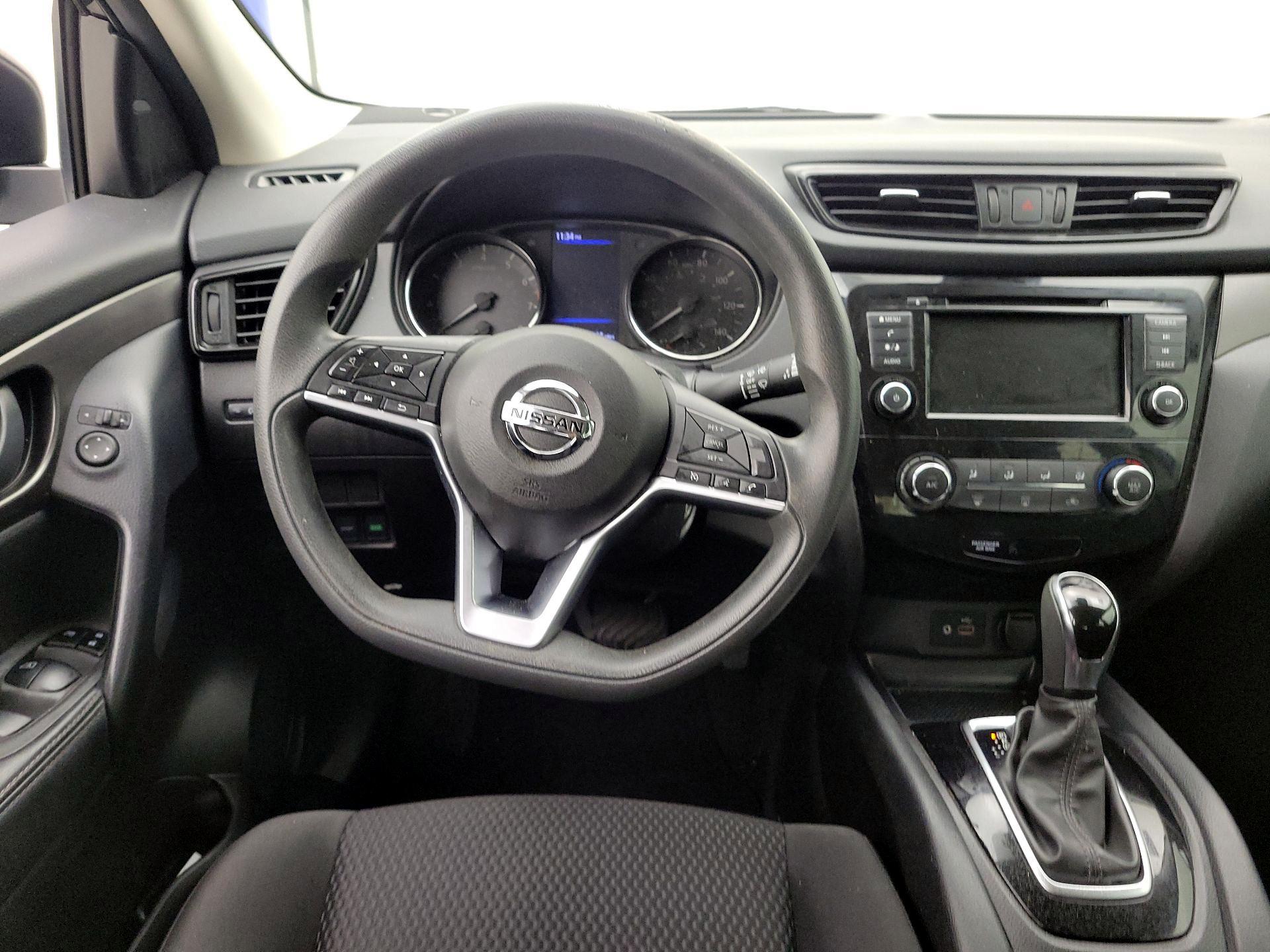 Thumbnail: 2020 Nissan Rogue Sport - 10