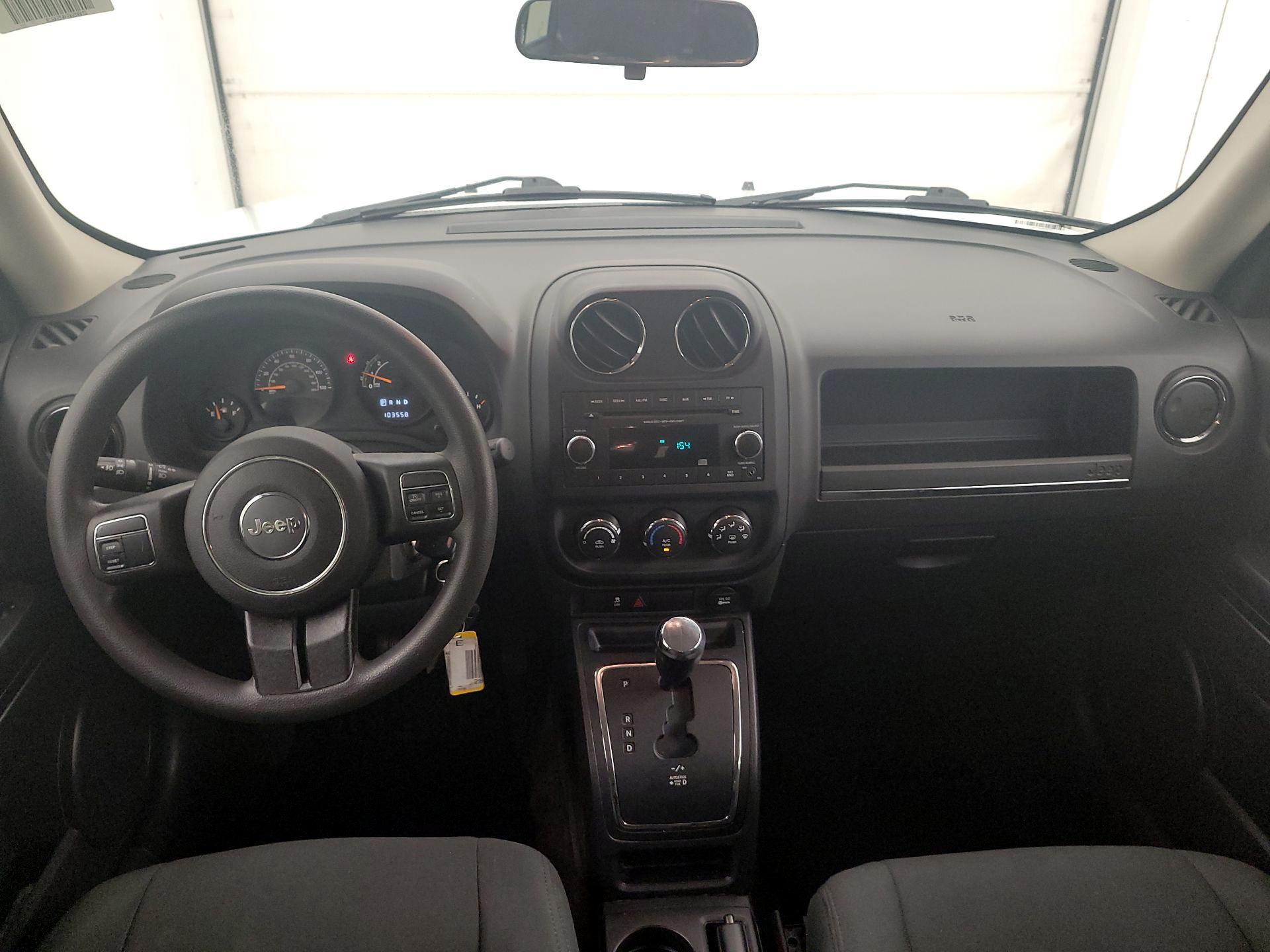 Thumbnail: 2015 Jeep Patriot - 9