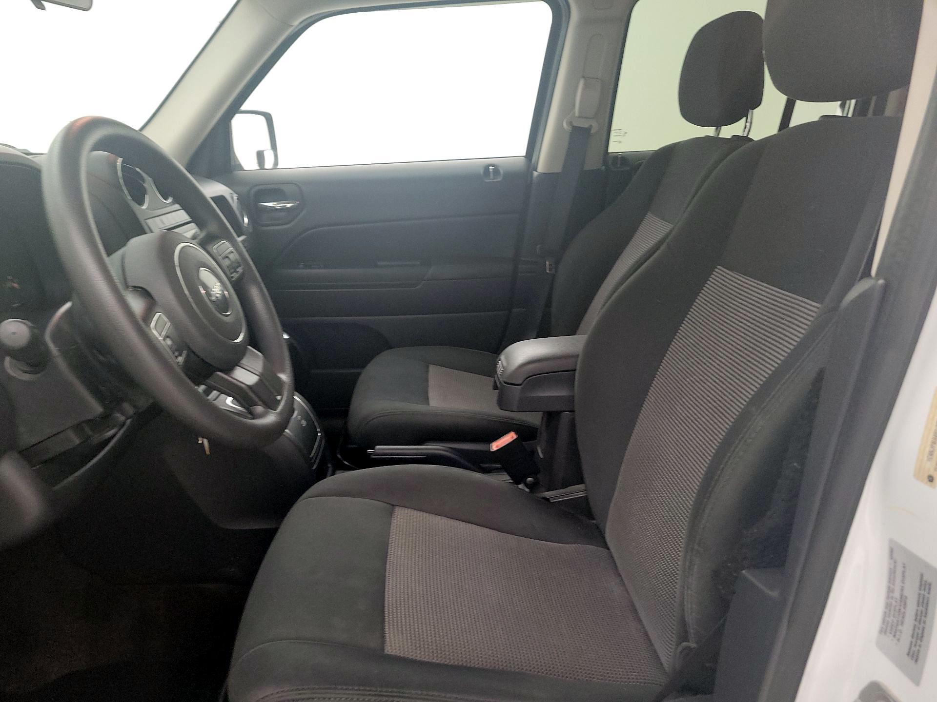 Thumbnail: 2015 Jeep Patriot - 11