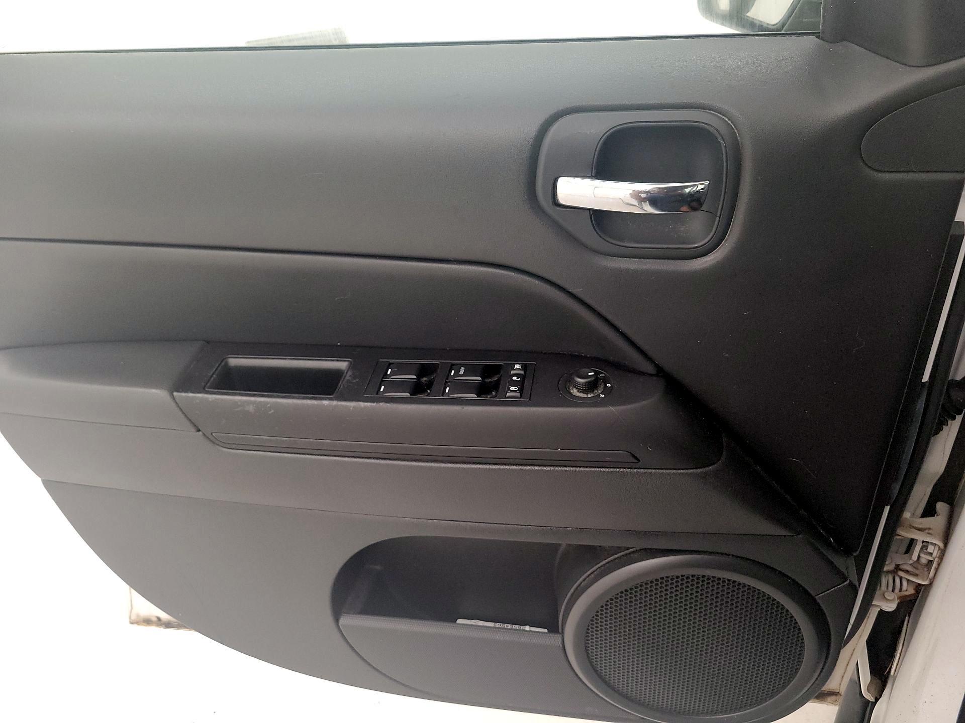 Thumbnail: 2015 Jeep Patriot - 12