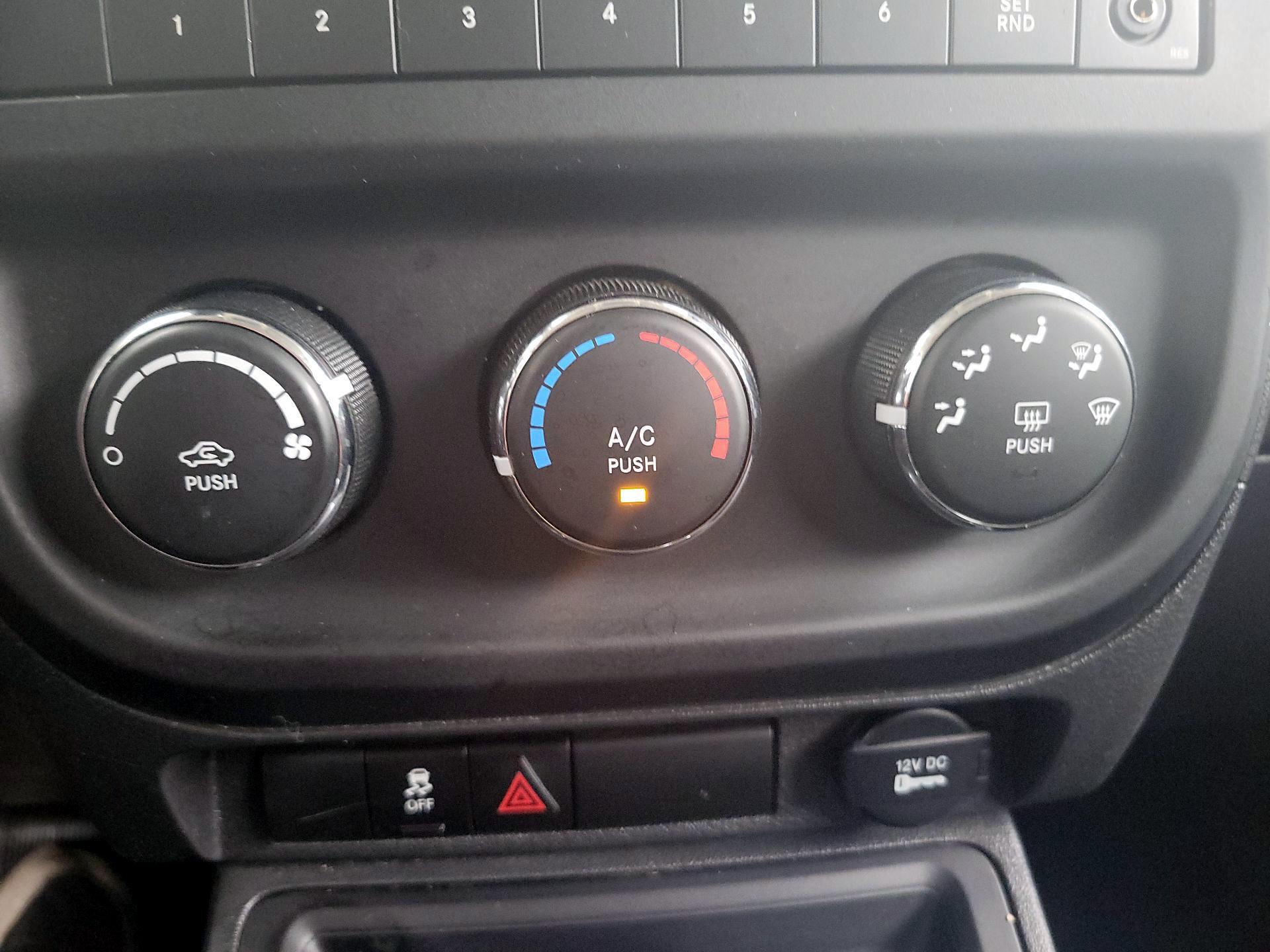 Thumbnail: 2015 Jeep Patriot - 14