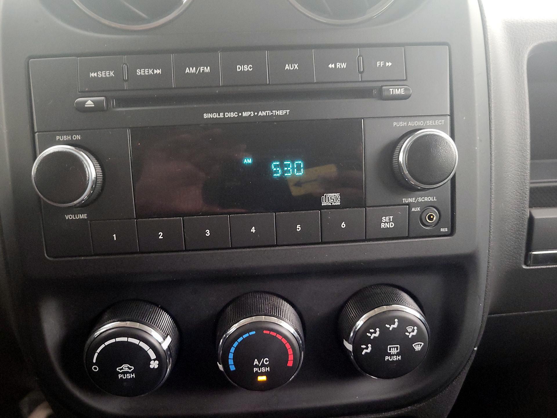 Thumbnail: 2015 Jeep Patriot - 16