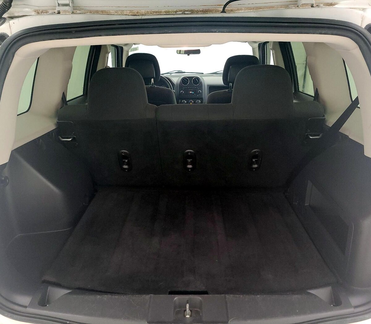 Trunk/Cargo (Seats Up)