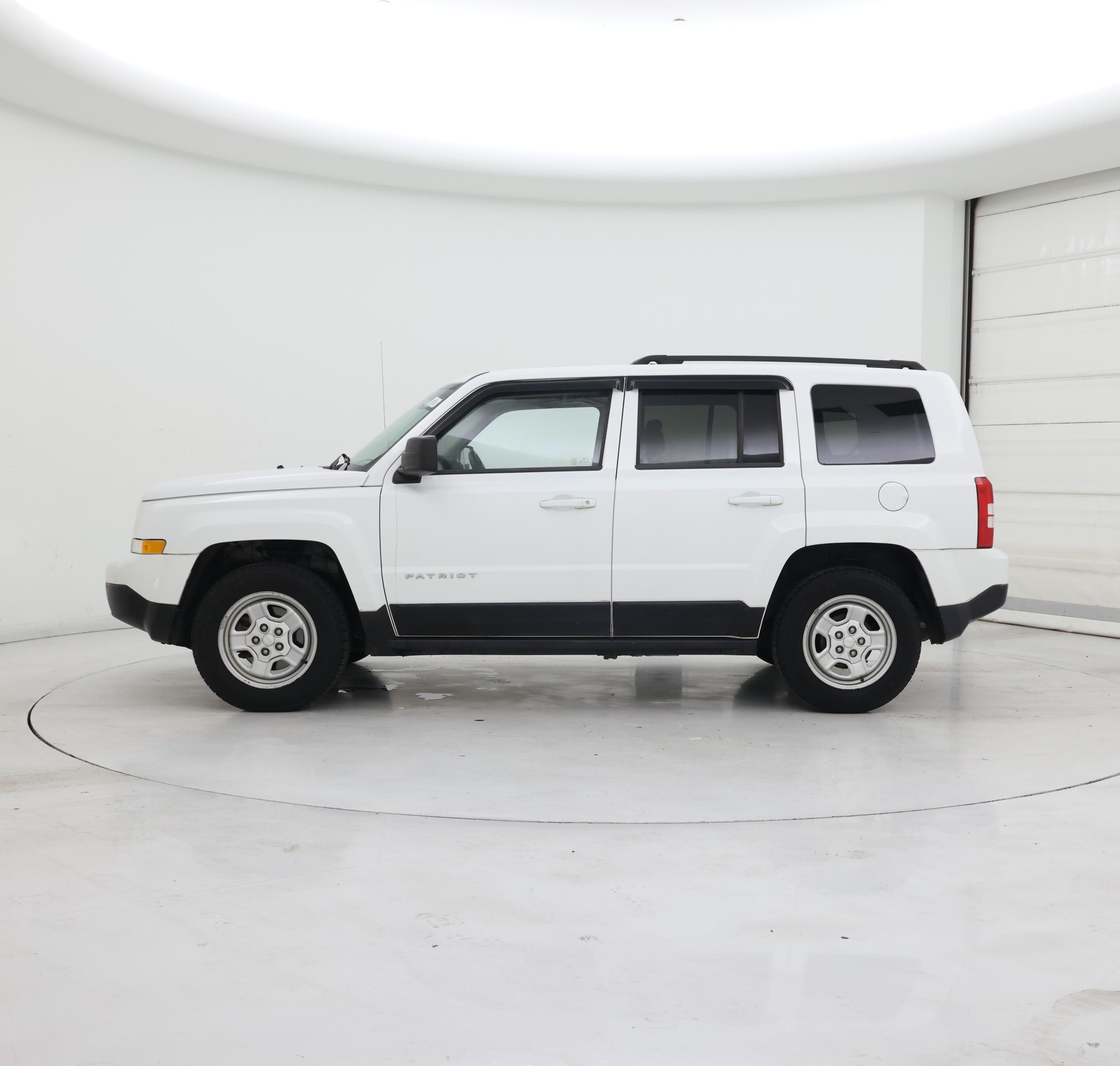 Thumbnail: 2015 Jeep Patriot - 3