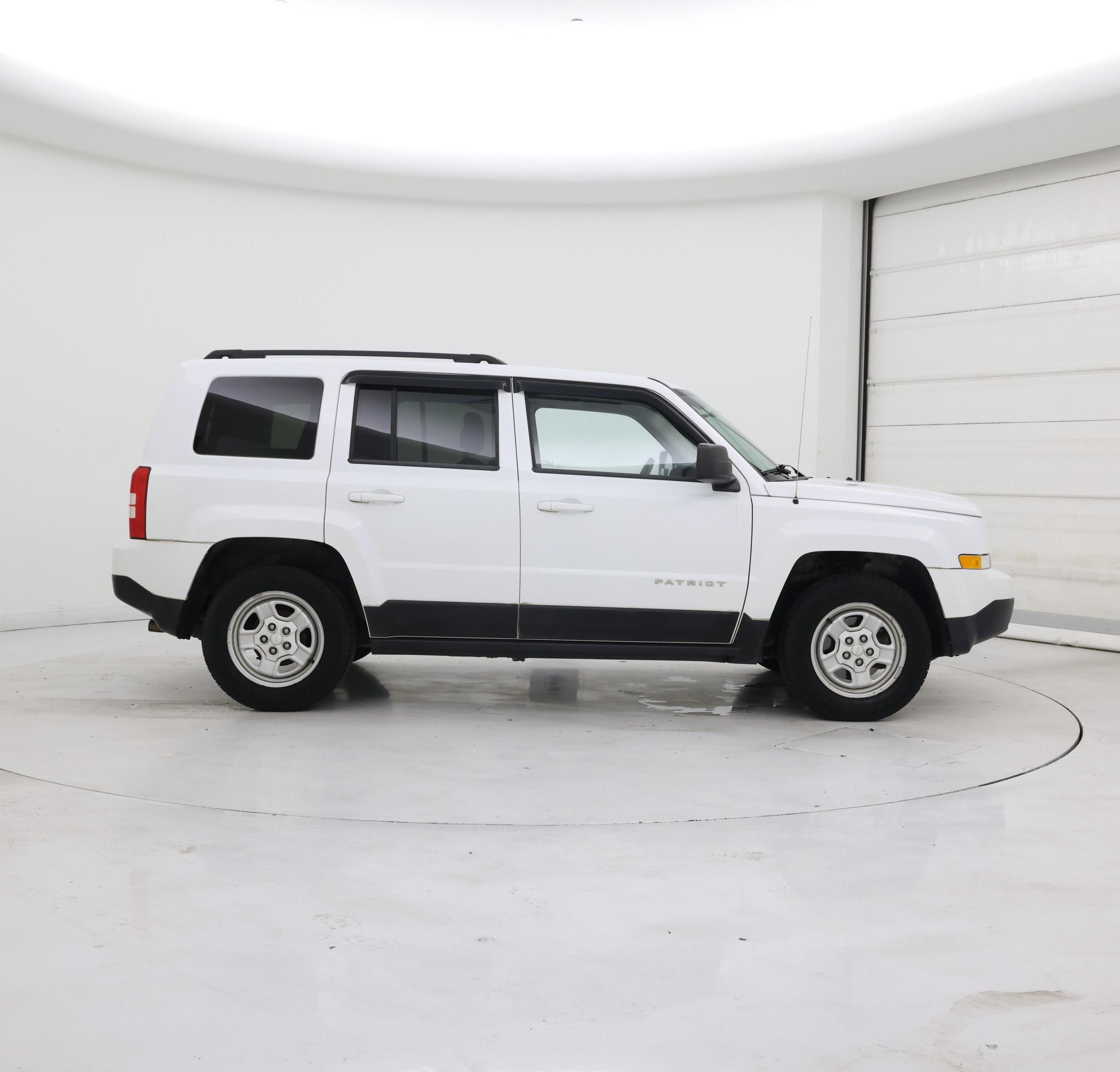 Thumbnail: 2015 Jeep Patriot - 7