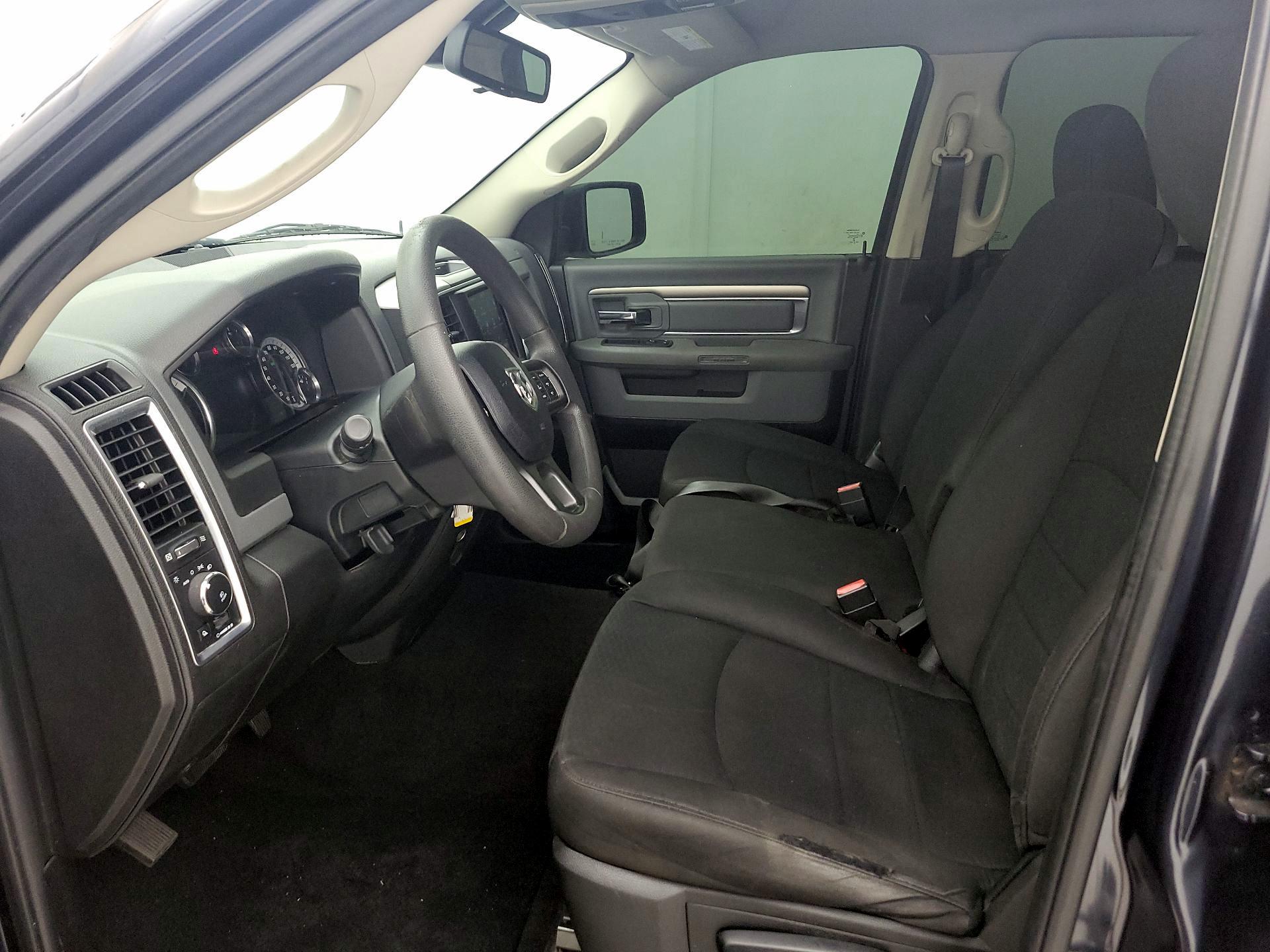 Thumbnail: 2019 RAM 1500 Classic - 11