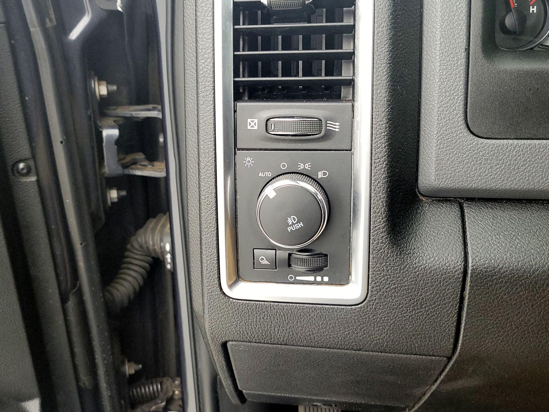 Thumbnail: 2019 RAM 1500 Classic - 13
