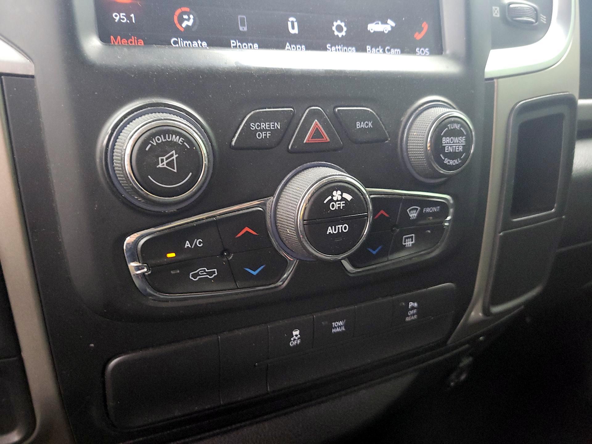 Thumbnail: 2019 RAM 1500 Classic - 16