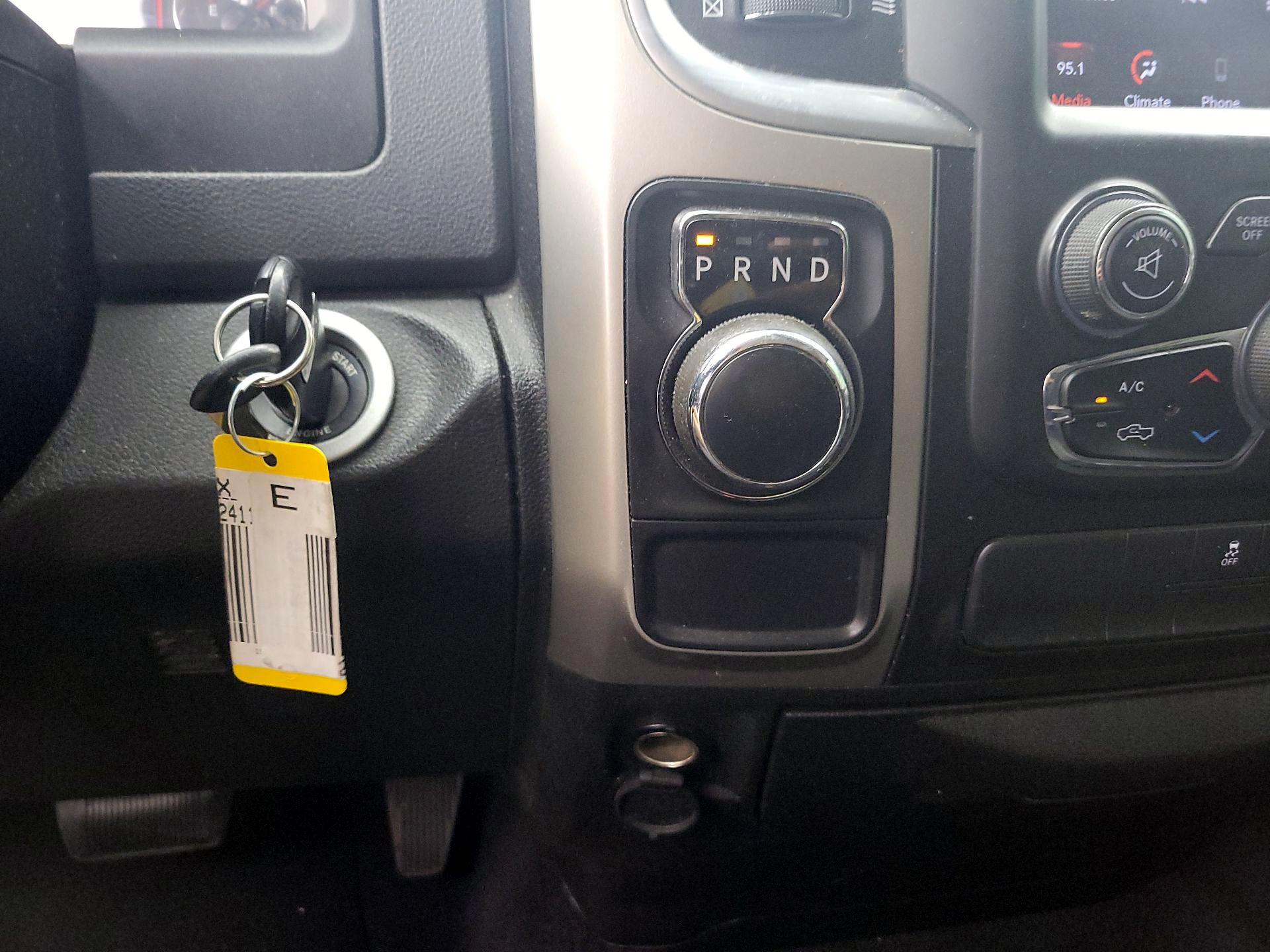 Thumbnail: 2019 RAM 1500 Classic - 17