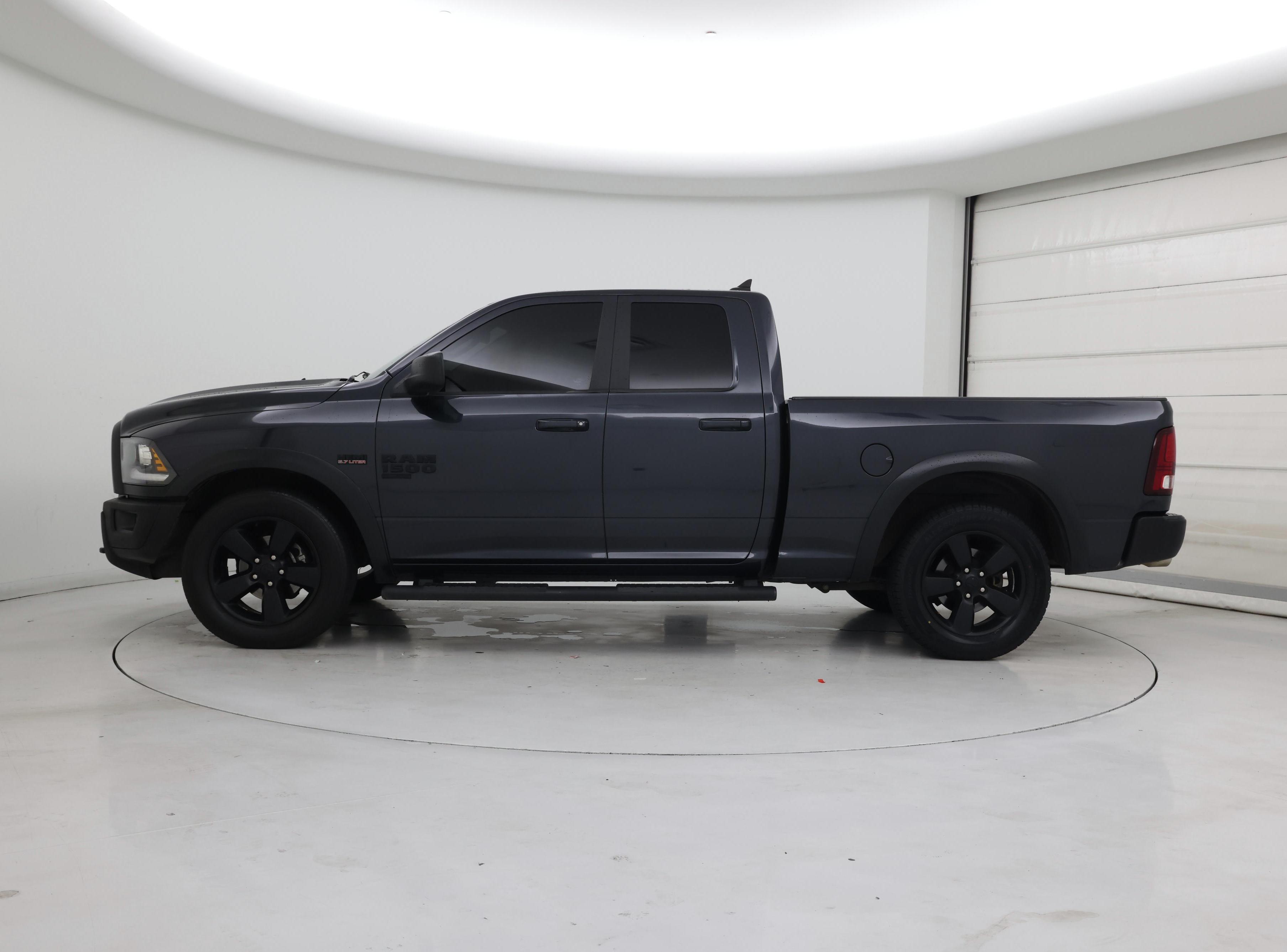 Thumbnail: 2019 RAM 1500 Classic - 3