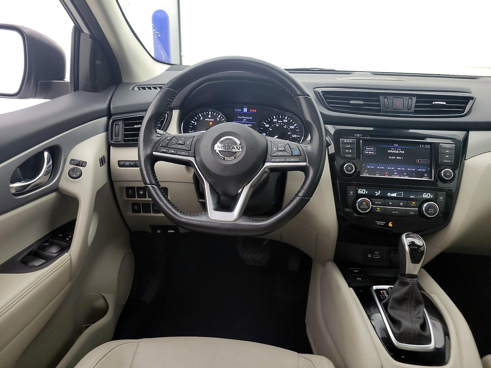 Thumbnail: 2020 Nissan Rogue Sport - 10