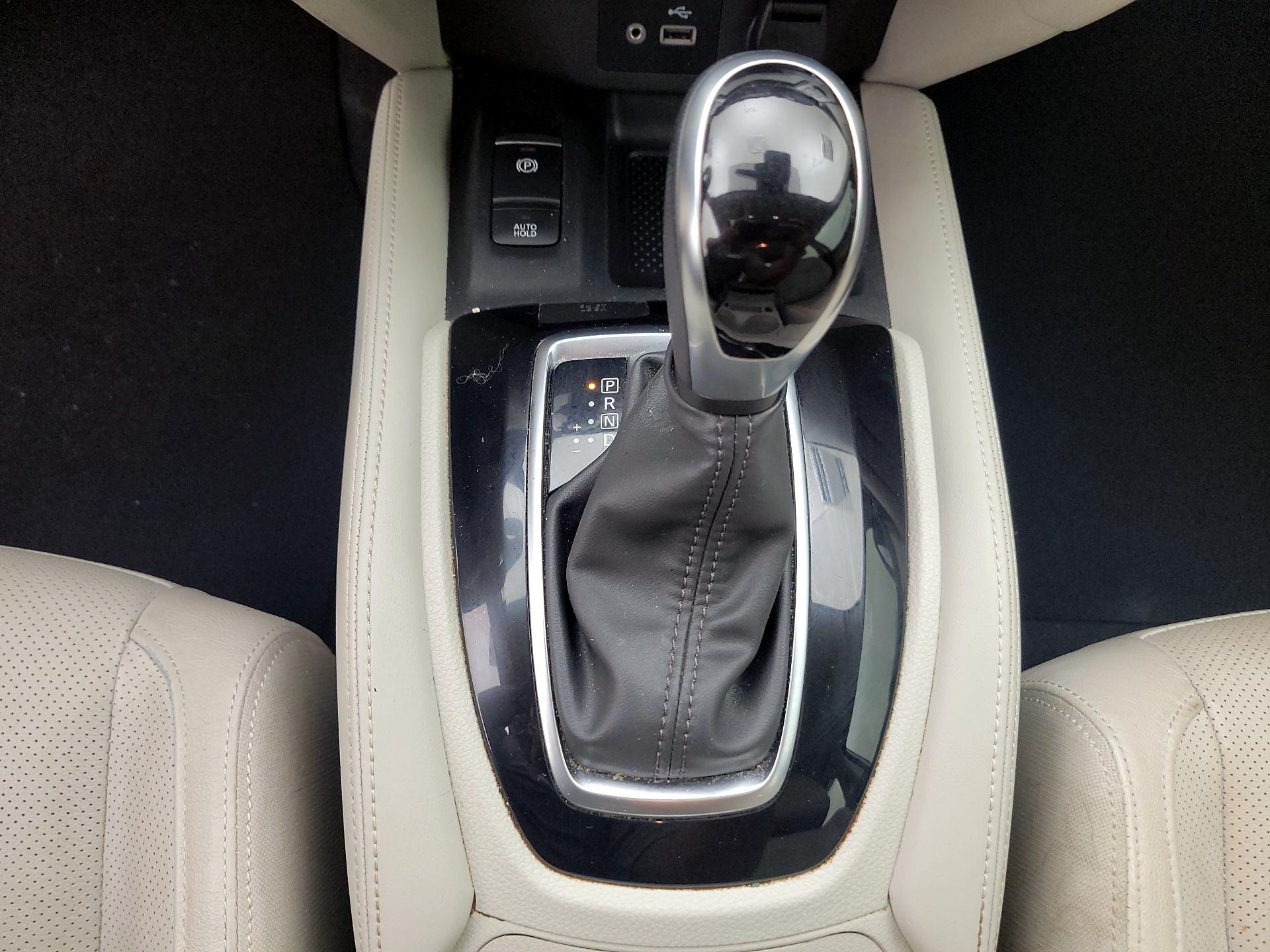 Thumbnail: 2020 Nissan Rogue Sport - 17