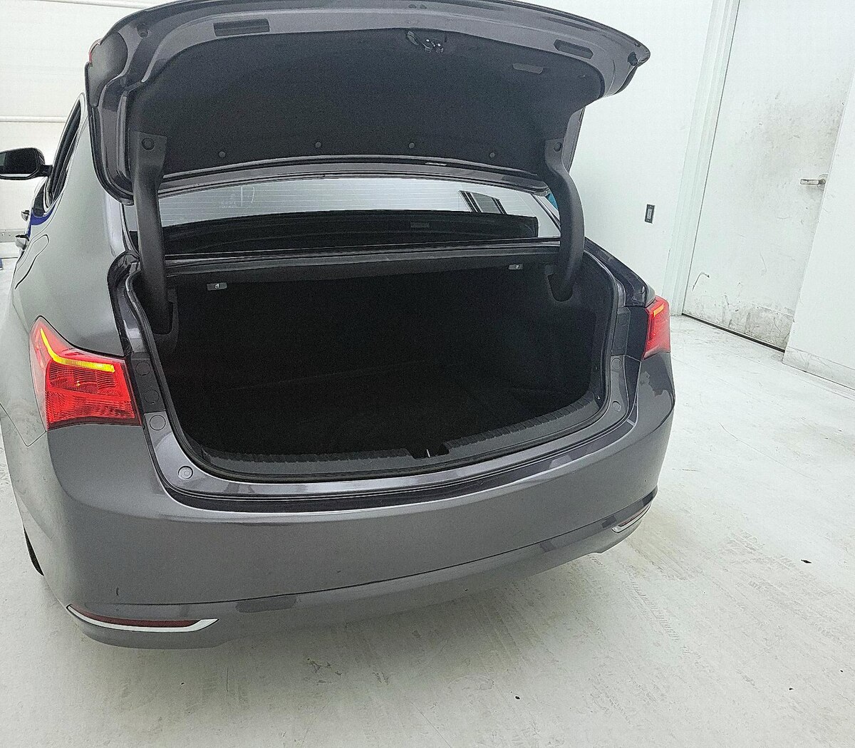 Trunk/Cargo (Seats Up)