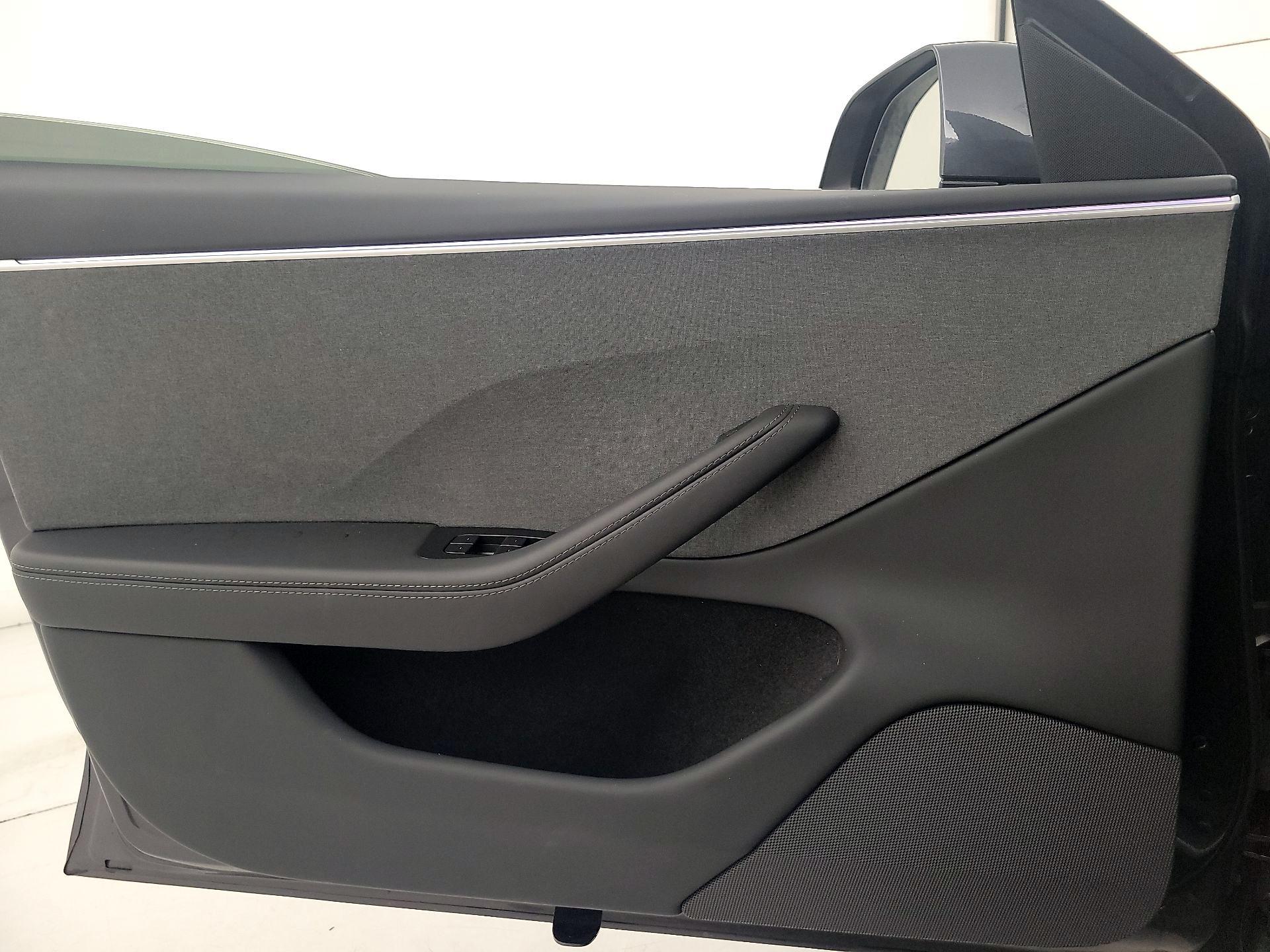 Thumbnail: 2025 Tesla Model 3 - 12