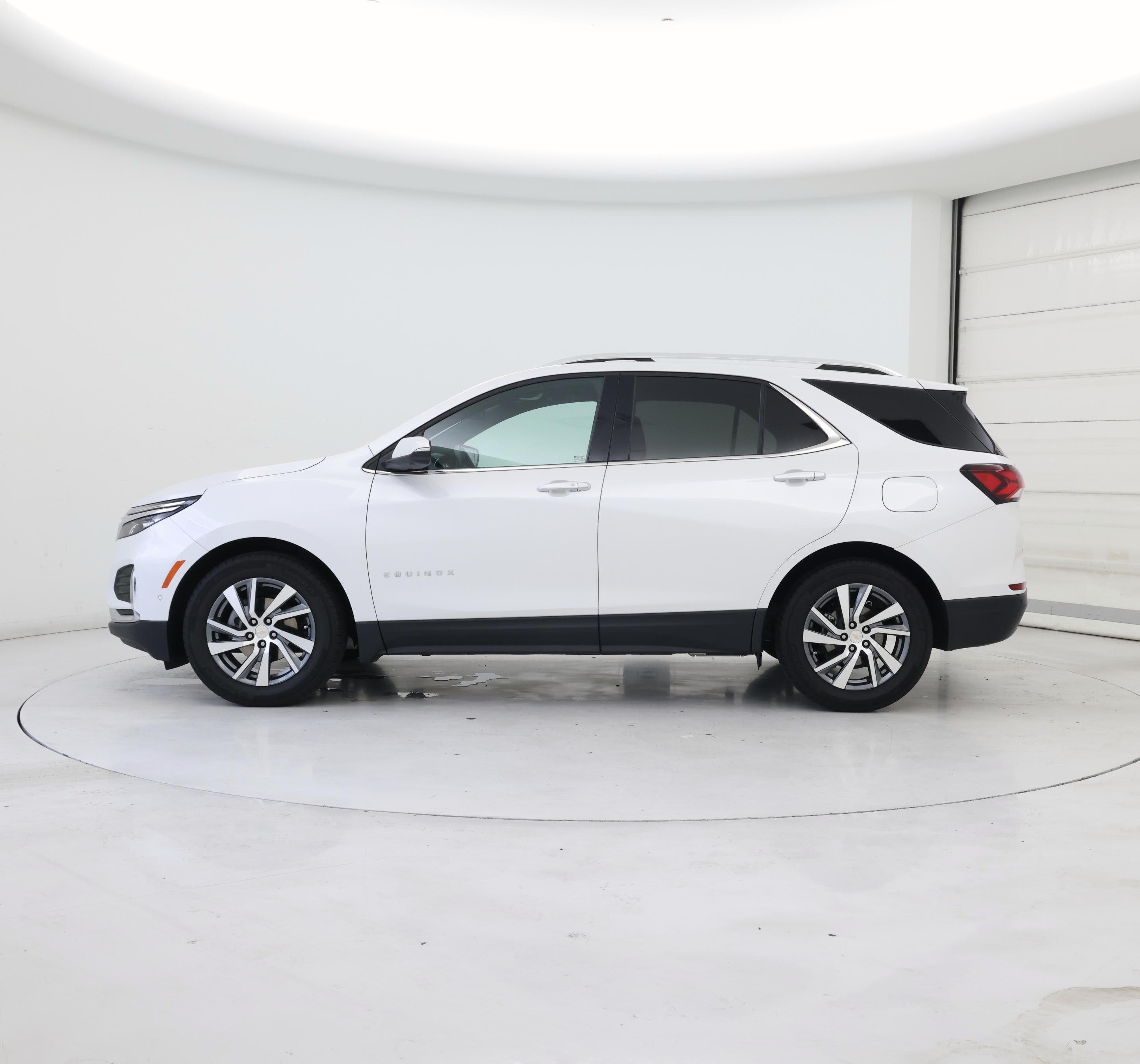 Thumbnail: 2022 Chevrolet Equinox - 3