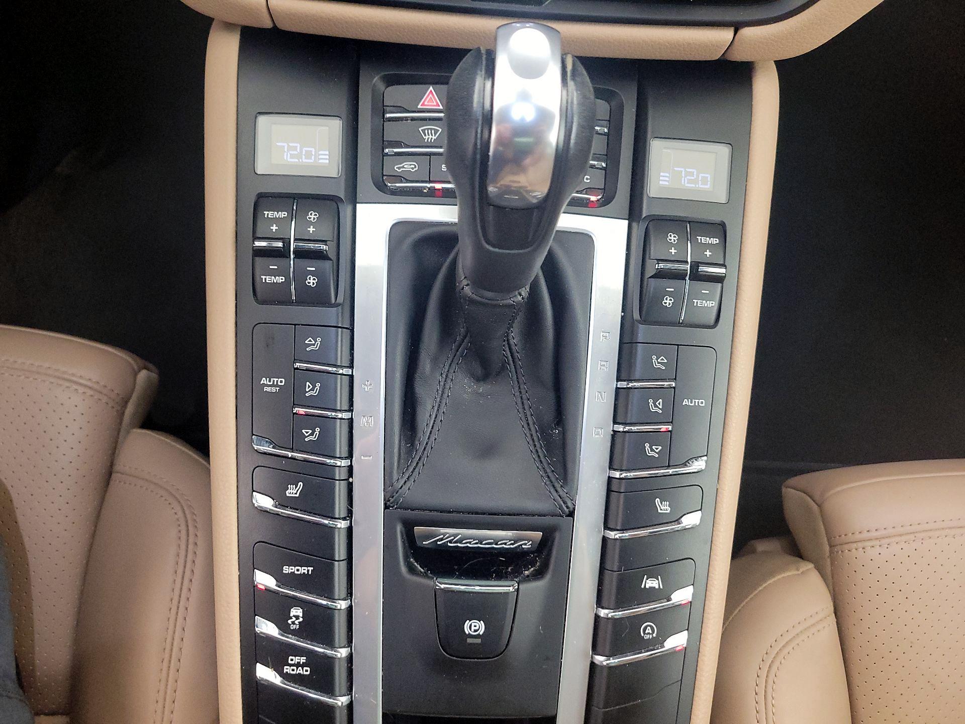 Thumbnail: 2021 Porsche Macan - 16