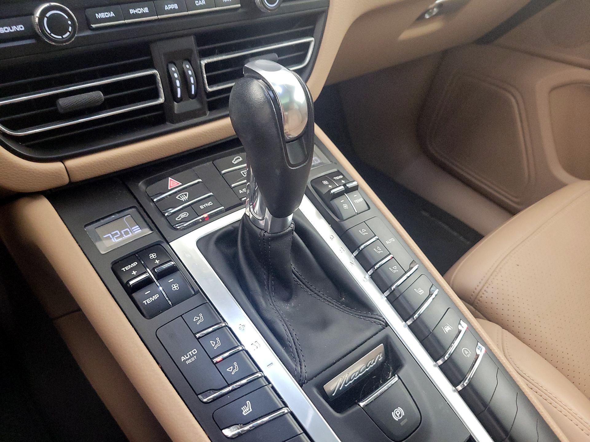Thumbnail: 2021 Porsche Macan - 17