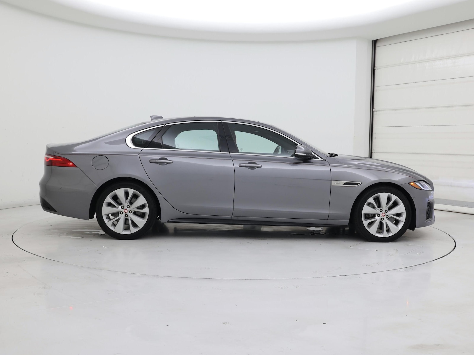 2021 Jaguar XF R-Dynamic SE - Photo 8