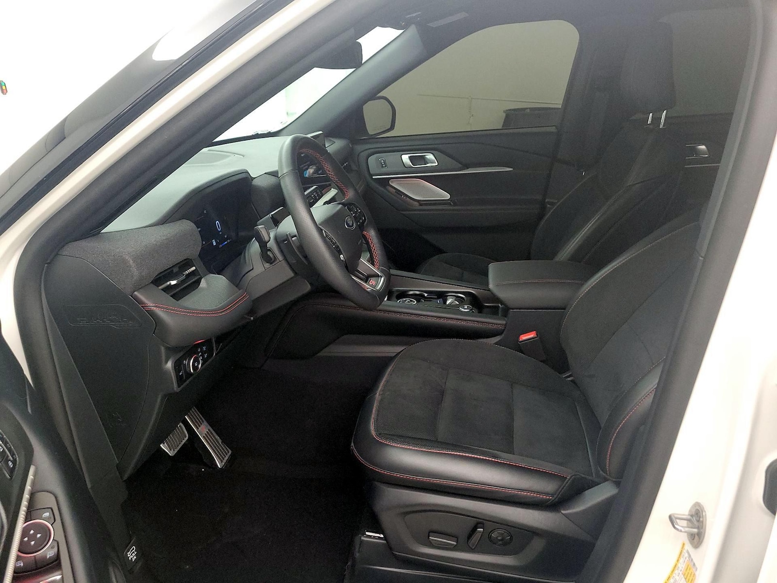 2025 Ford Explorer ST - Photo 12