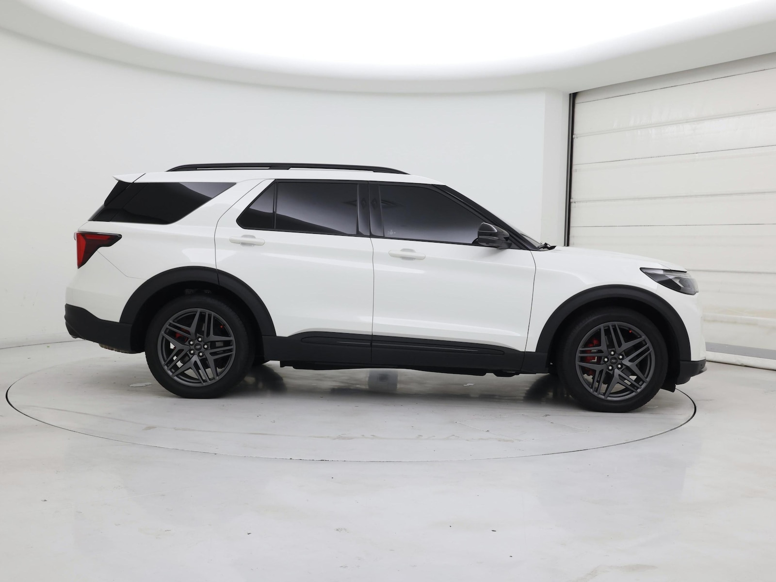 2025 Ford Explorer ST - Photo 8