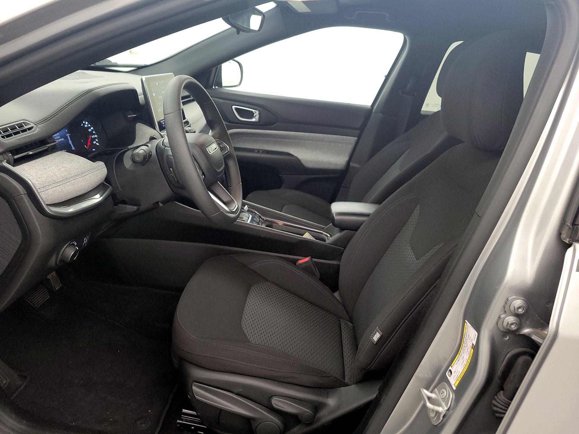 Thumbnail: 2023 Jeep Compass - 11