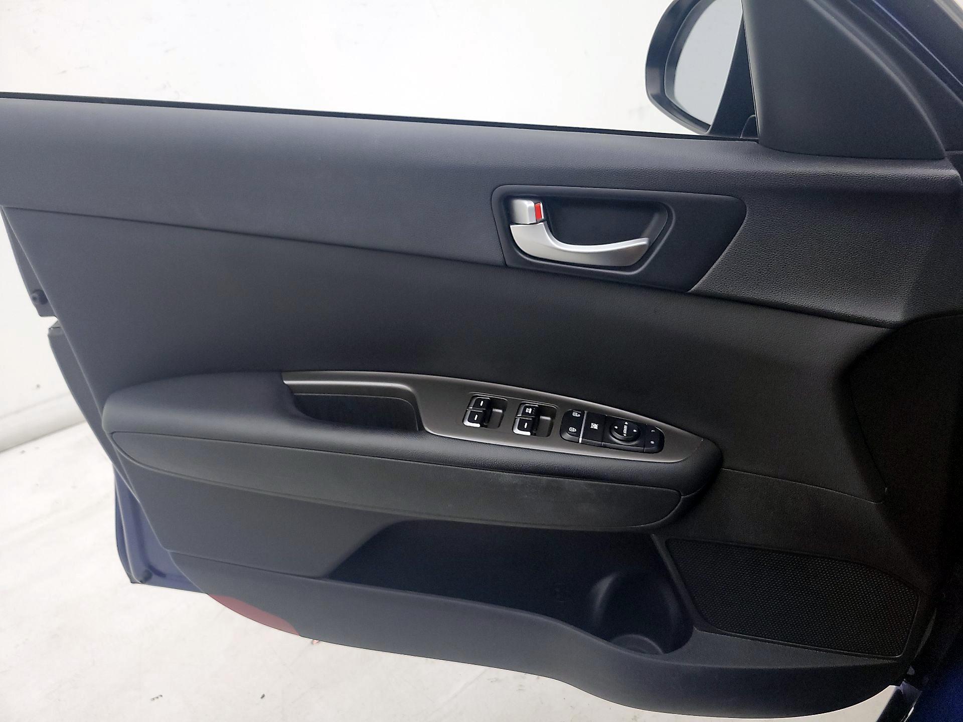 Thumbnail: 2020 Kia Optima - 12