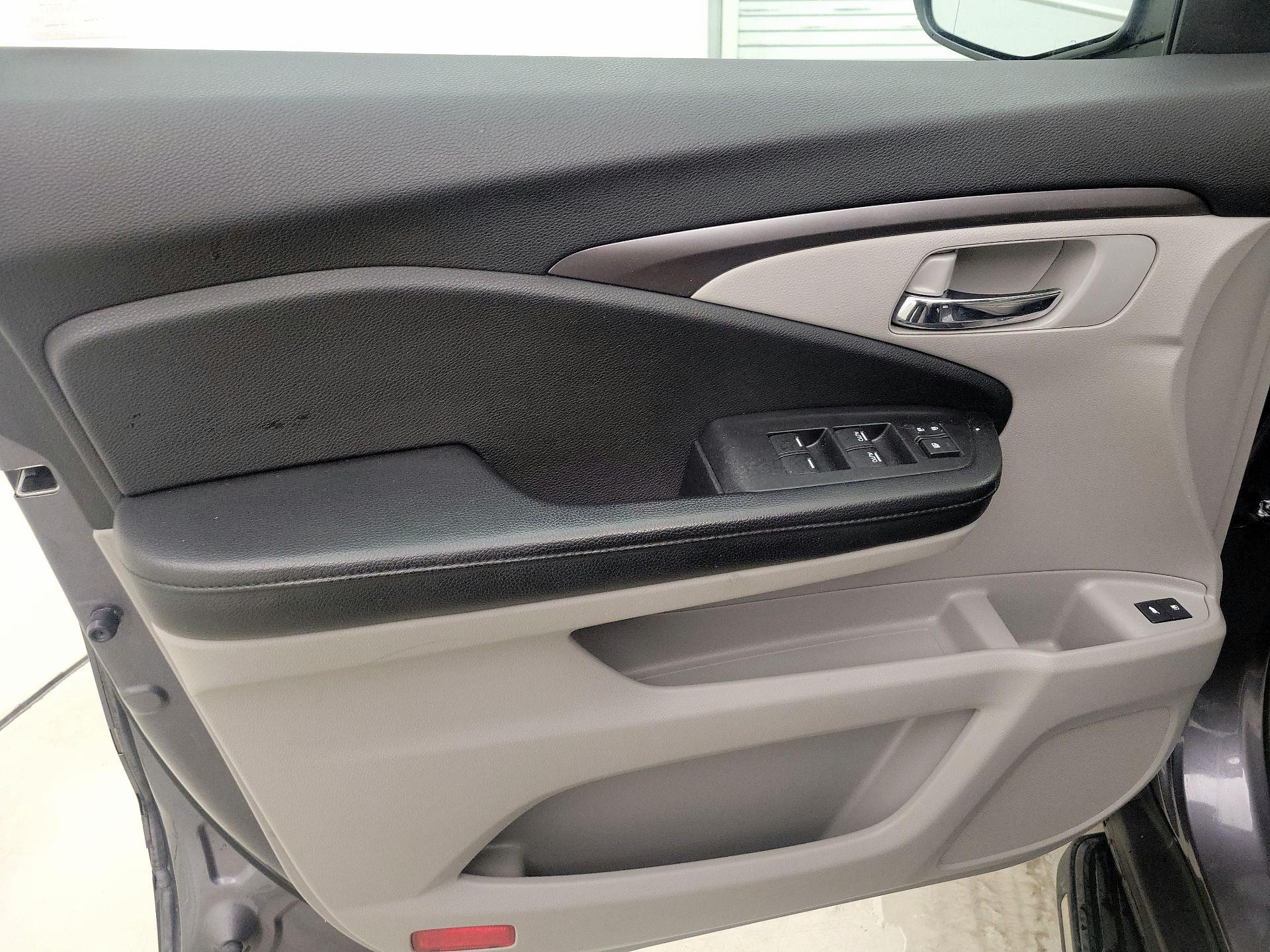 Thumbnail: 2016 Honda Pilot - 12