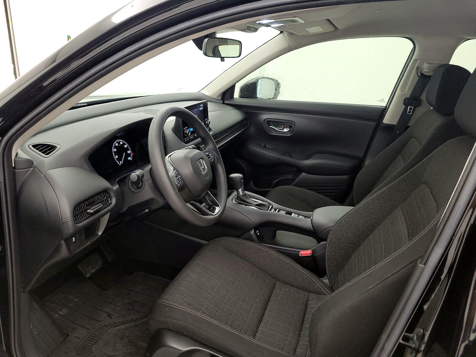 2025 Honda HR-V LX - Photo 12