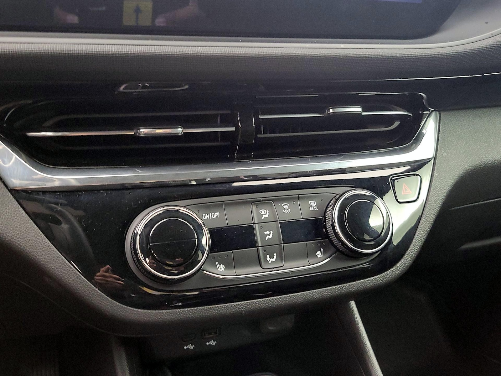 2025 Buick Envista Sport Touring - Photo 17