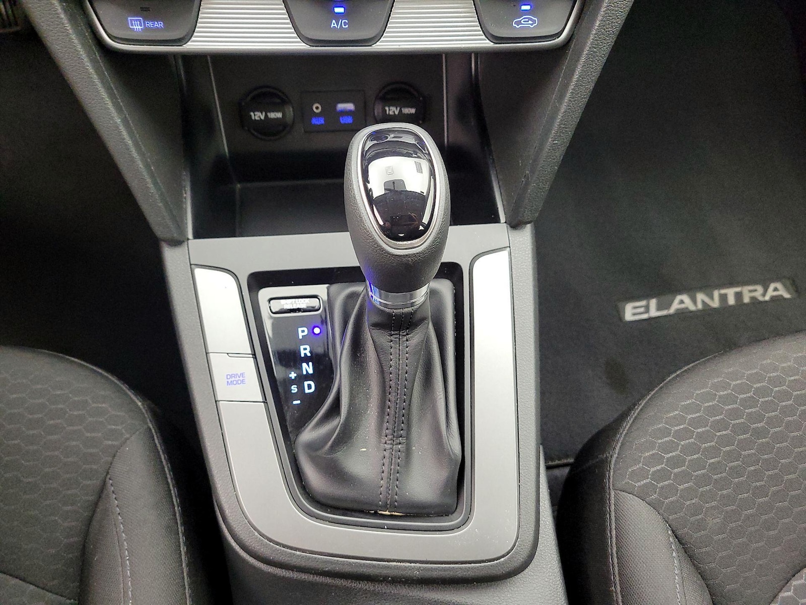 2019 Hyundai Elantra SE - Photo 18