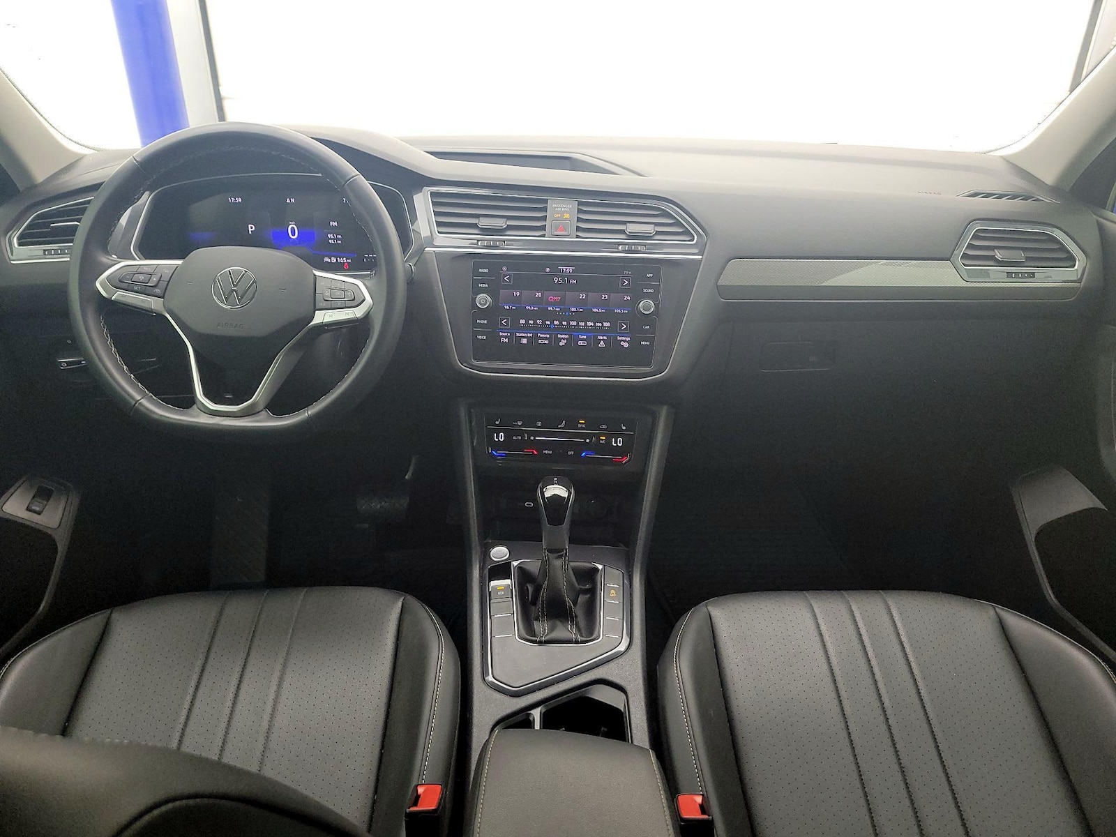 2024 Volkswagen Tiguan SE - Photo 10