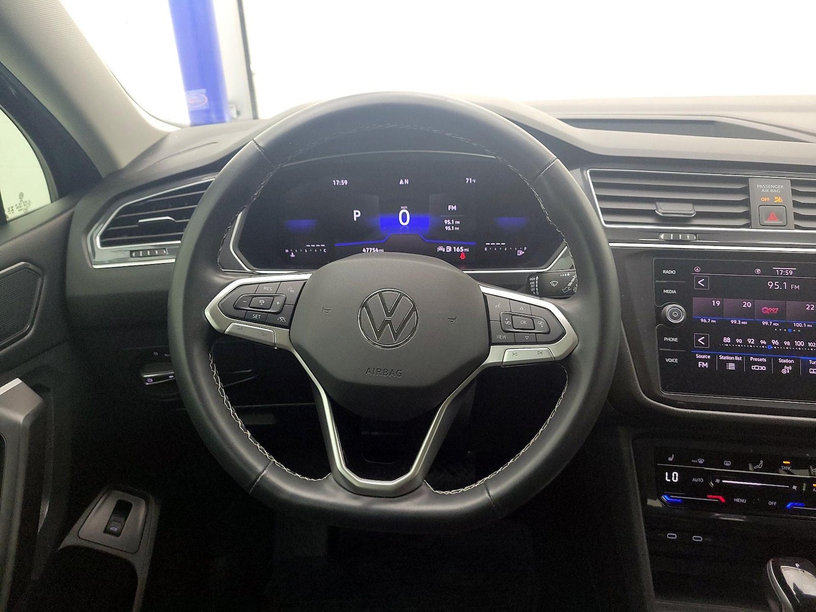2024 Volkswagen Tiguan SE - Photo 11
