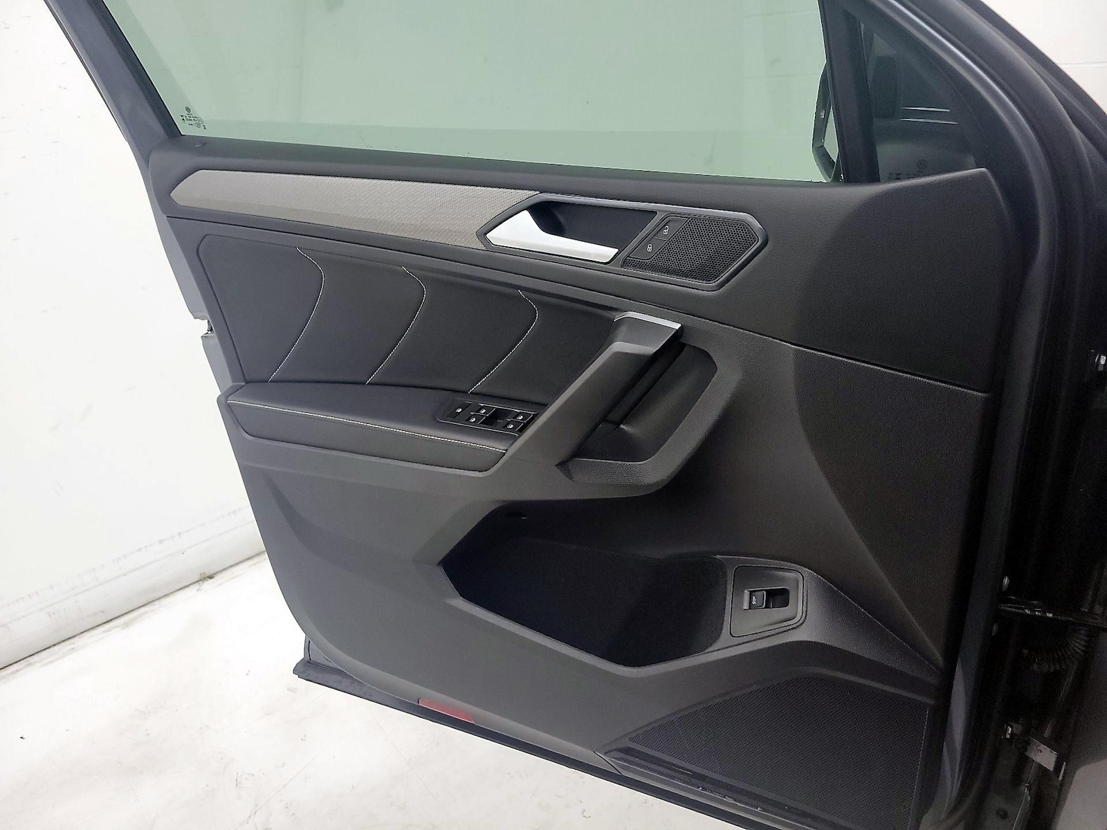 2024 Volkswagen Tiguan SE - Photo 13