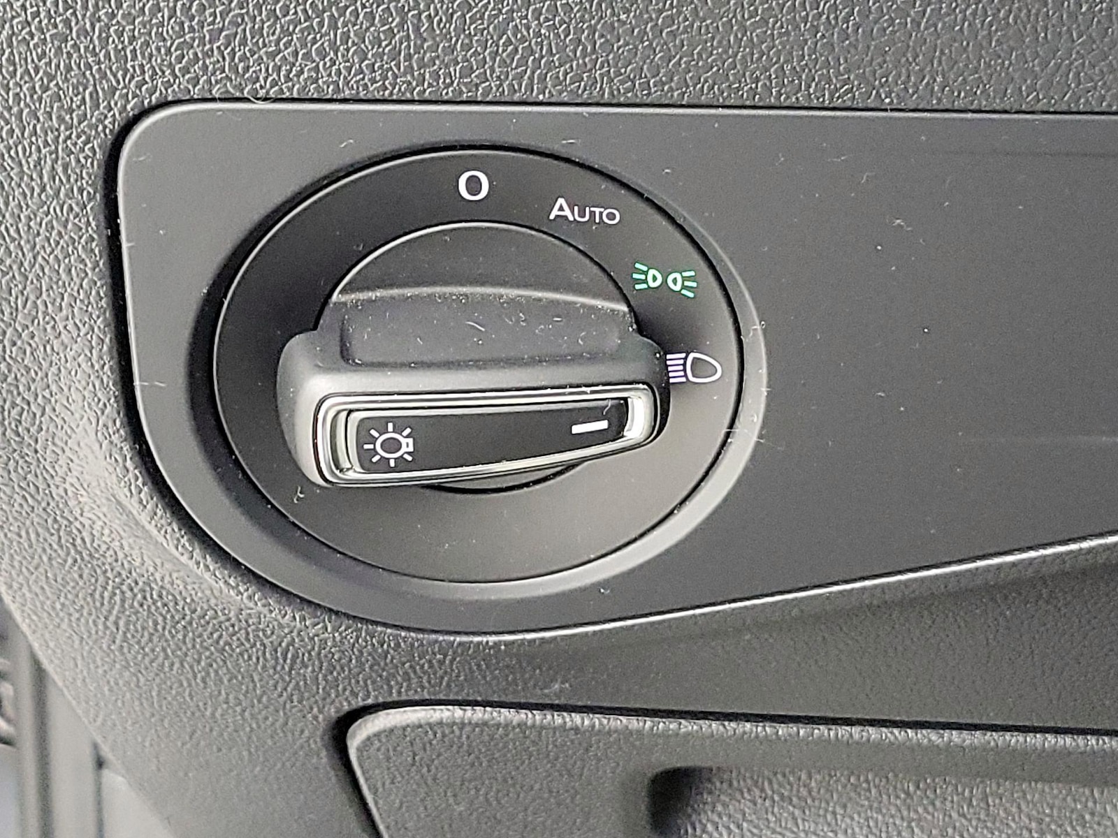 2024 Volkswagen Tiguan SE - Photo 14