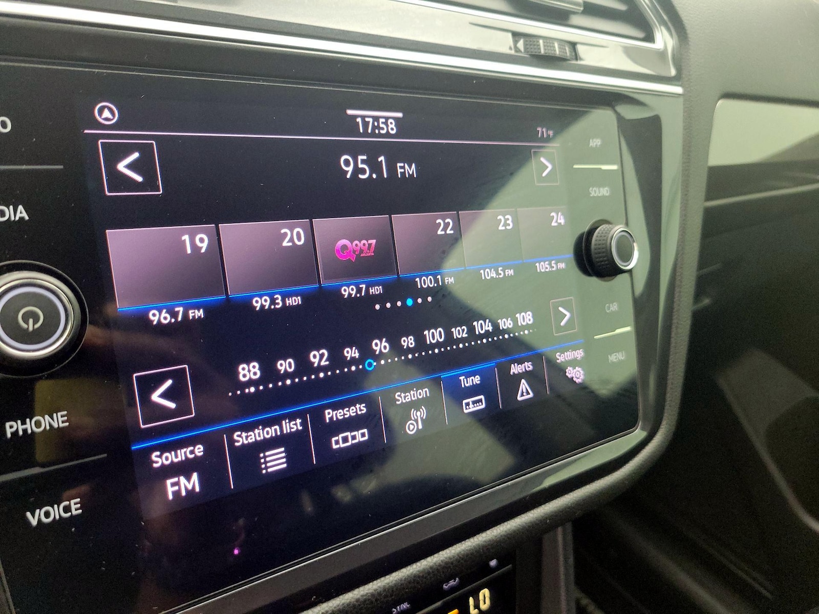 2024 Volkswagen Tiguan SE - Photo 16