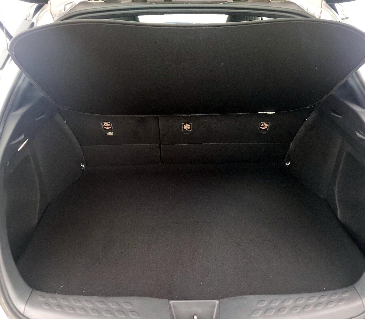 Trunk/Cargo (Seats Up)