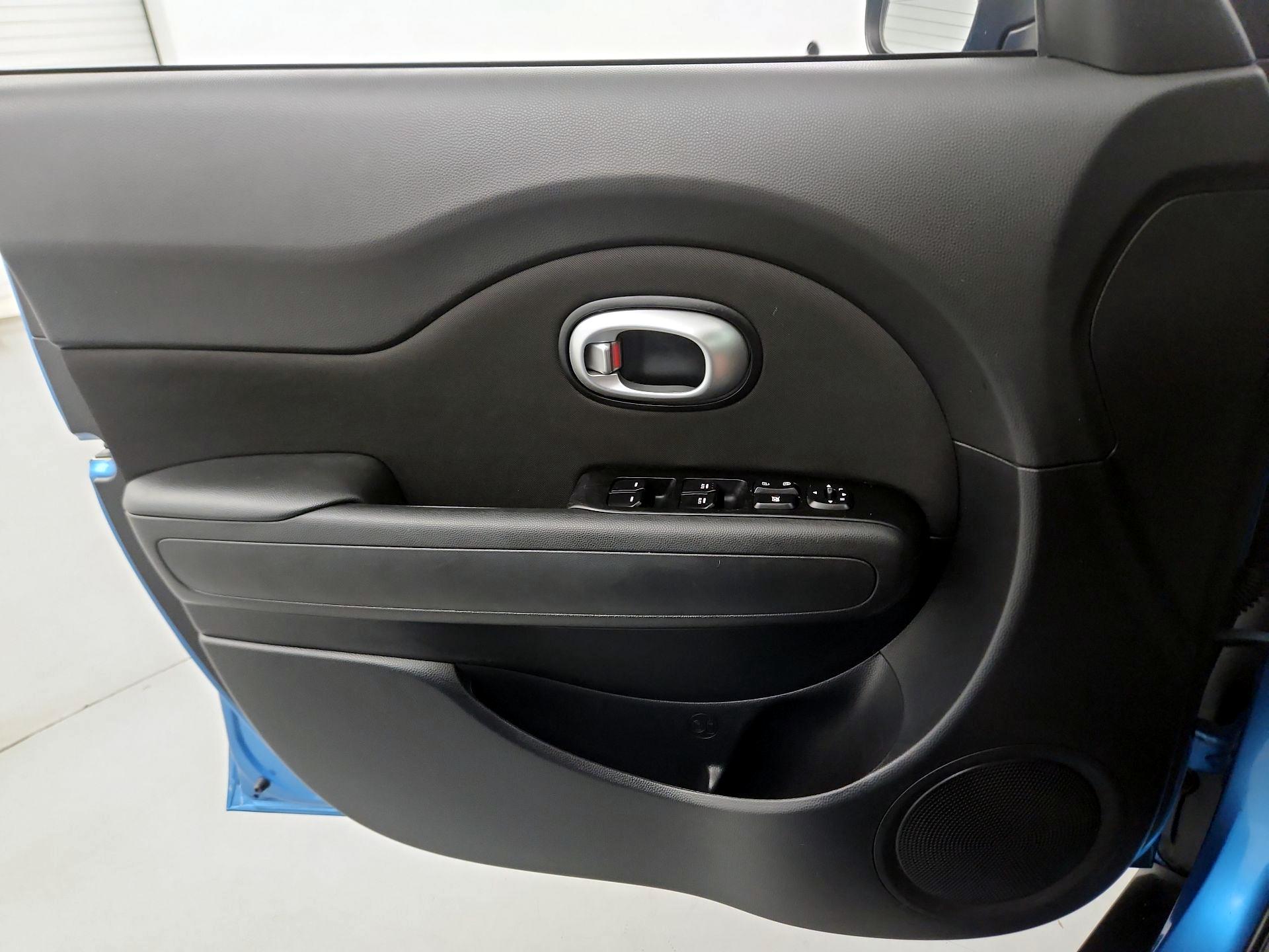 Thumbnail: 2016 Kia Soul - 12